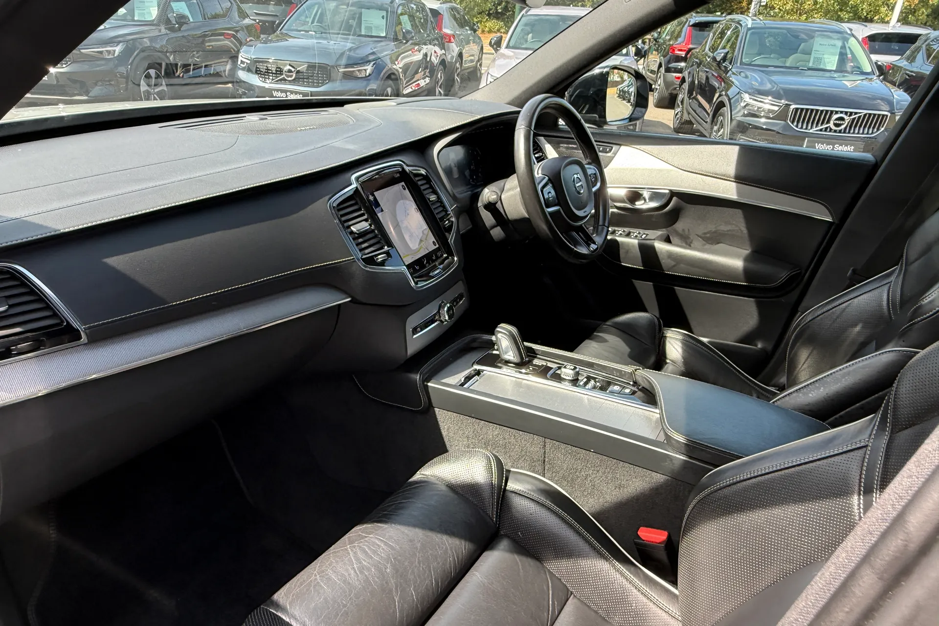 Volvo XC90 thumbnail image number 32