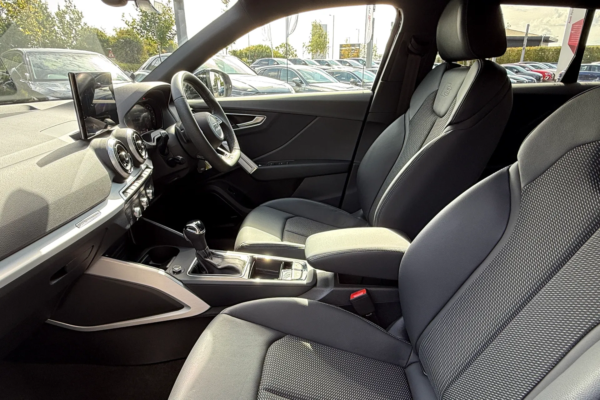 Audi Q2 thumbnail image number 36