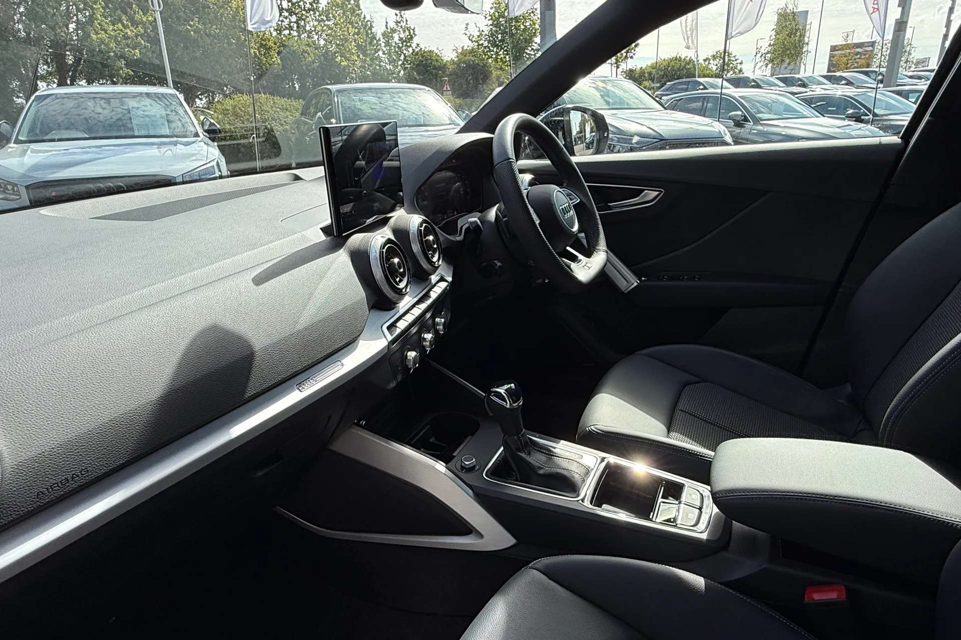 Audi Q2 thumbnail image number 33