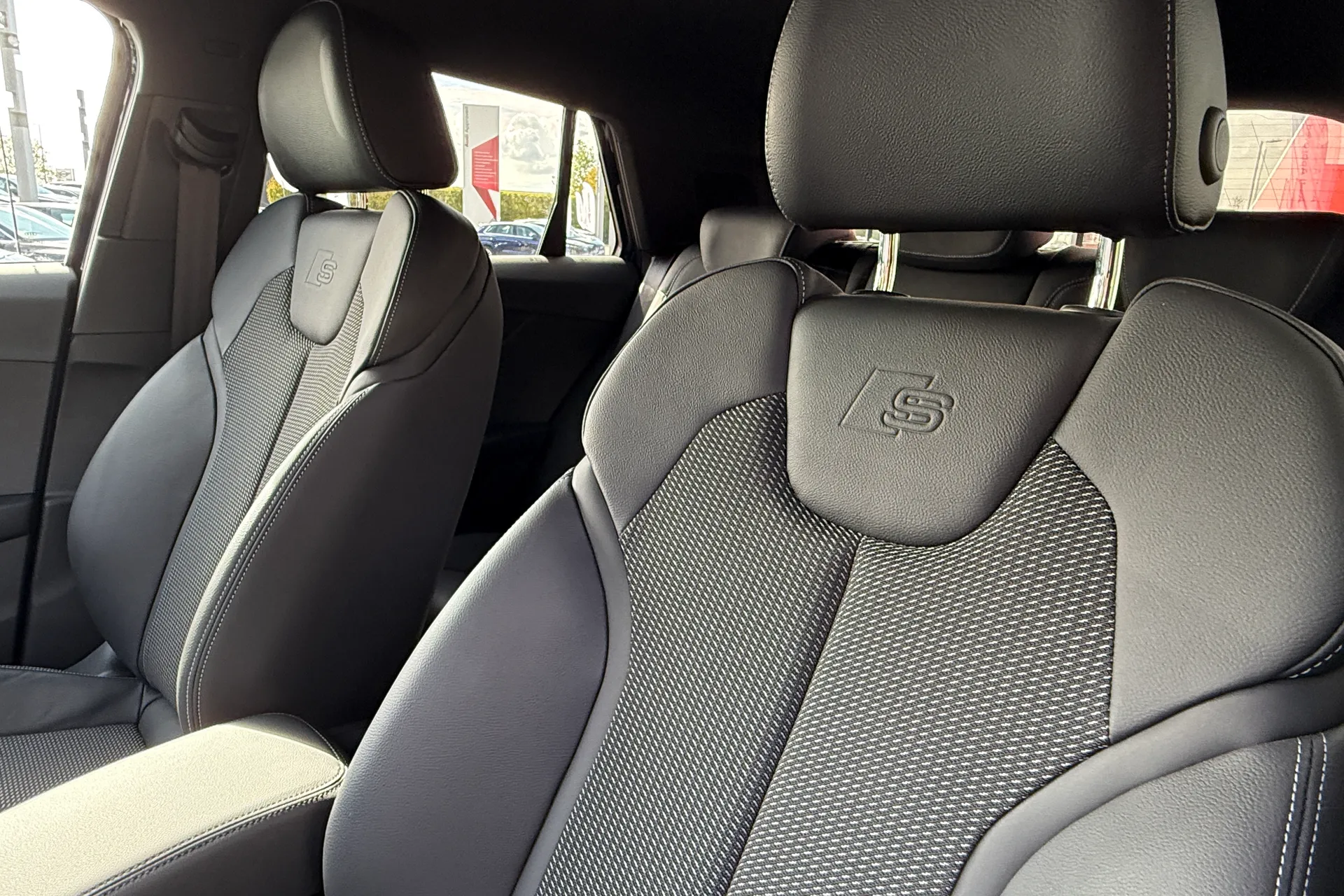 Audi Q2 thumbnail image number 35