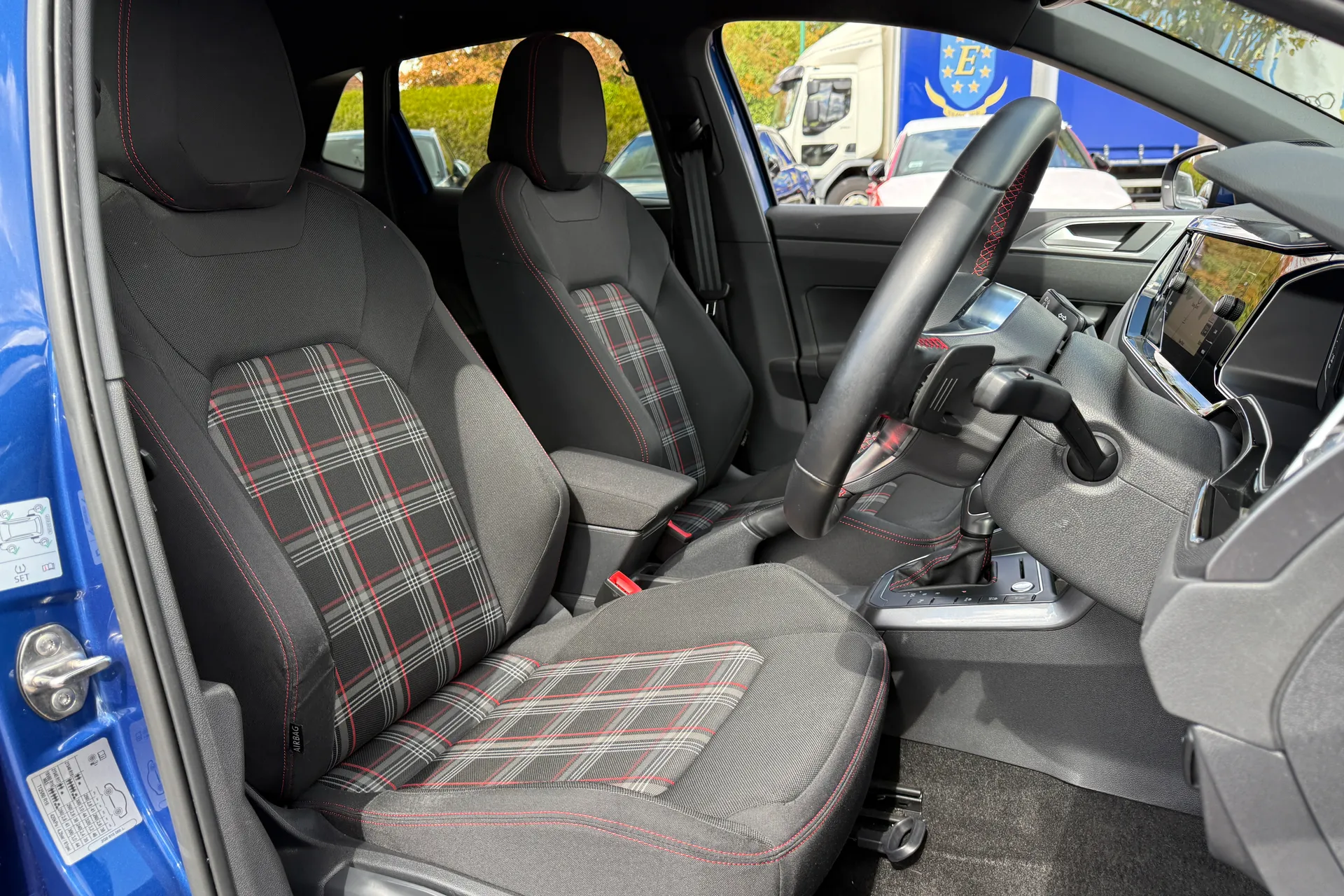 VOLKSWAGEN POLO thumbnail image number 23