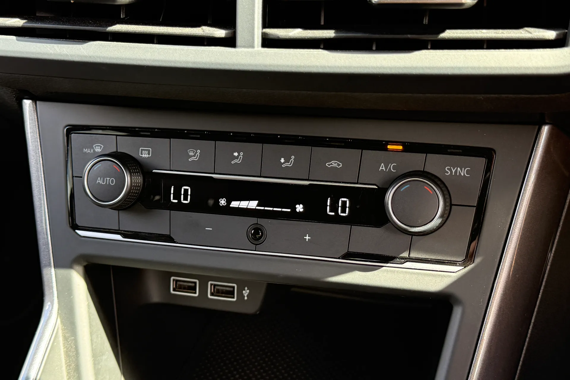 VOLKSWAGEN POLO thumbnail image number 14