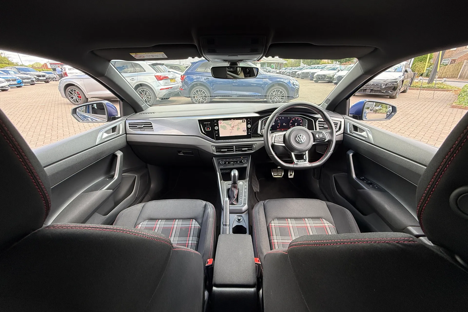 VOLKSWAGEN POLO thumbnail image number 3