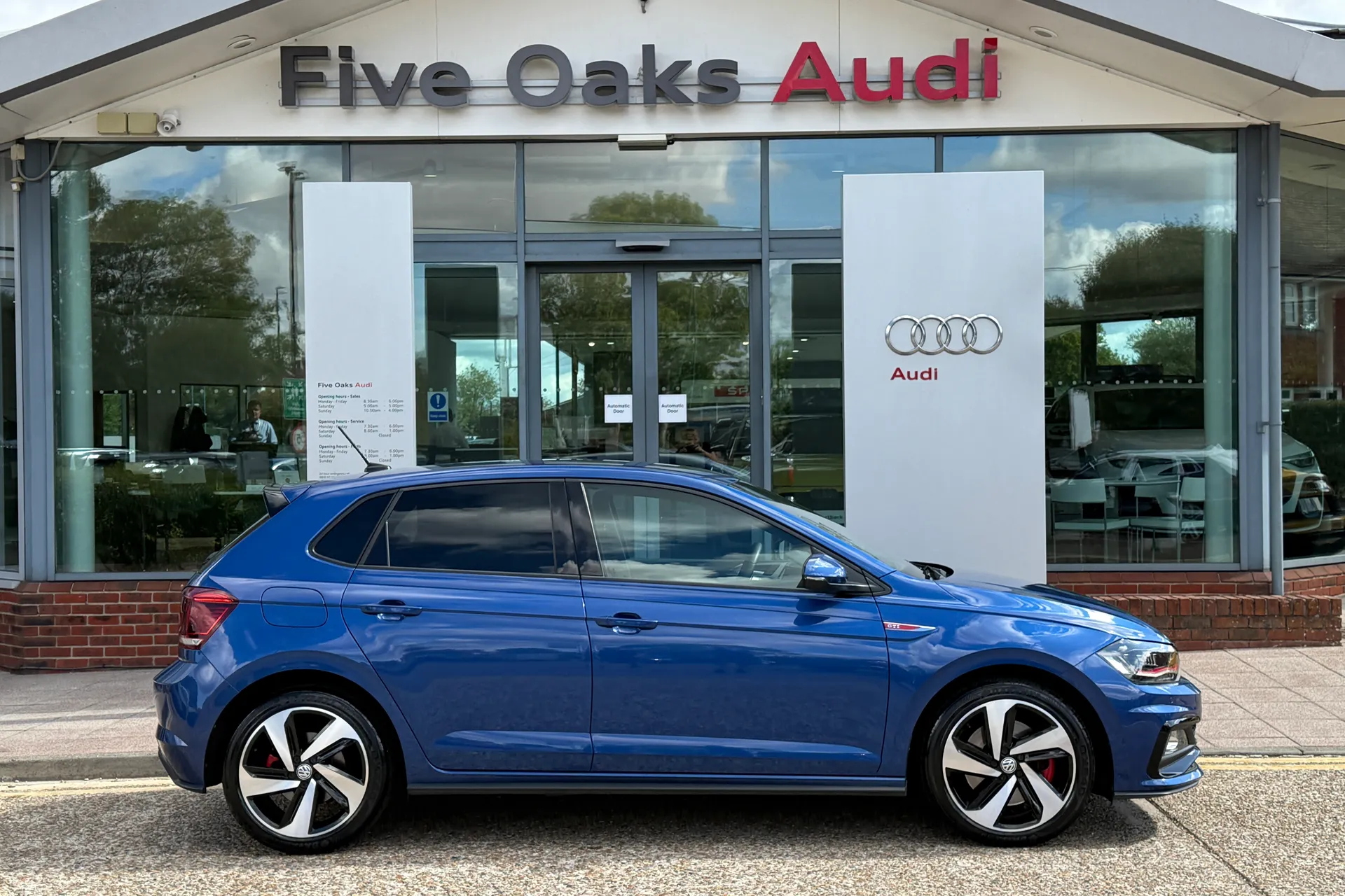 VOLKSWAGEN POLO thumbnail image number 2