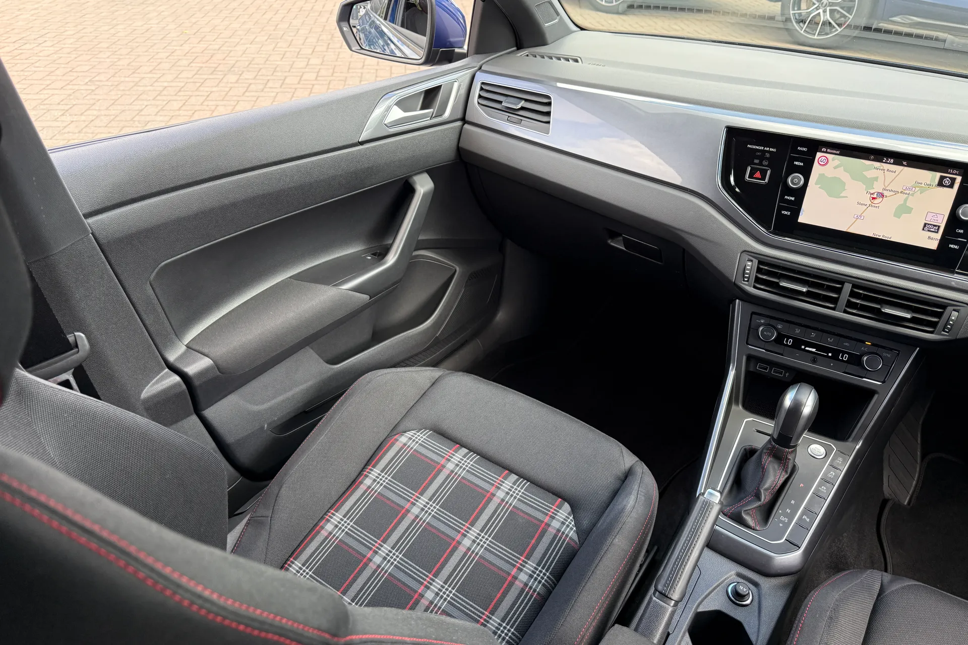 VOLKSWAGEN POLO thumbnail image number 34