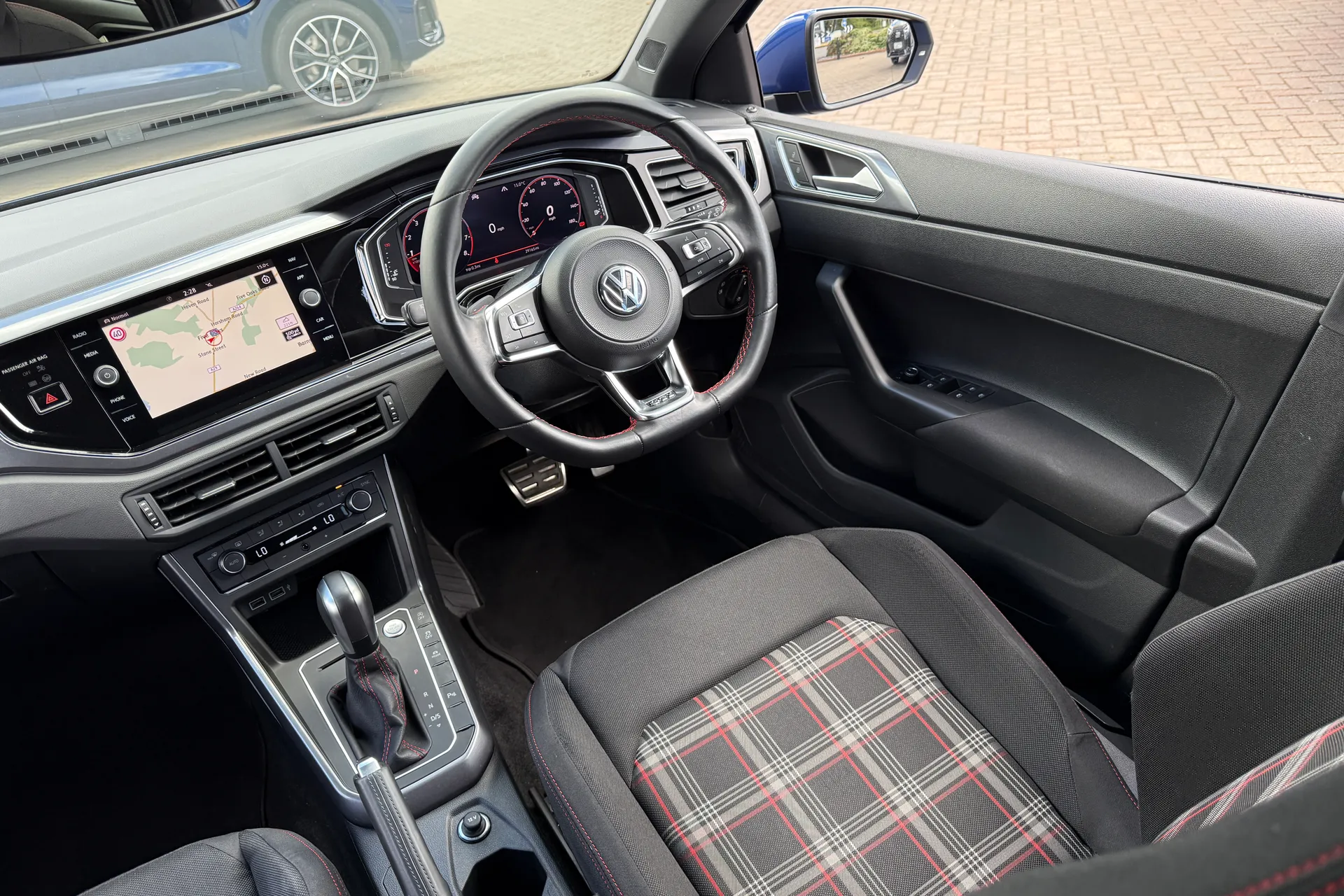 VOLKSWAGEN POLO thumbnail image number 37