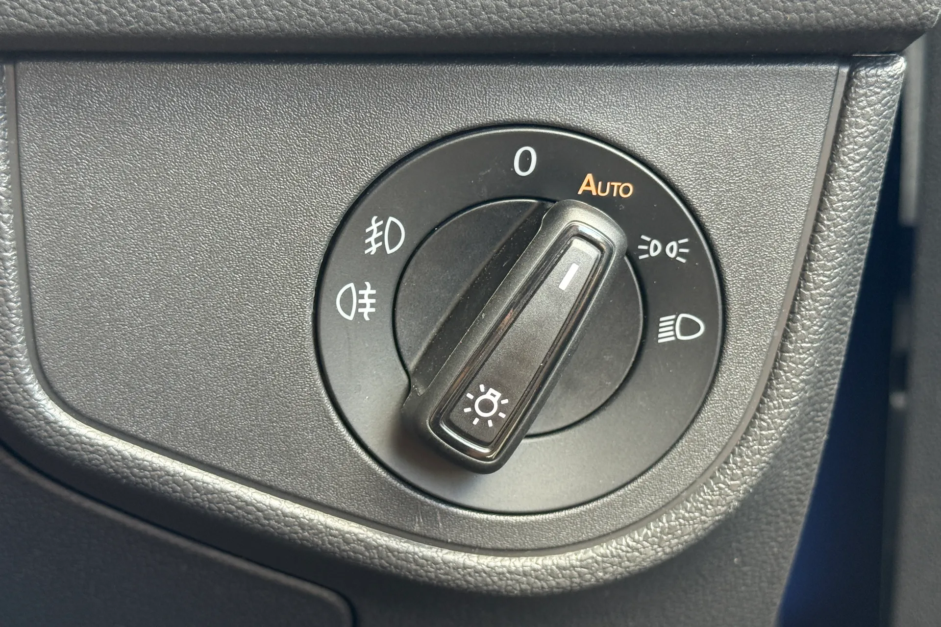 VOLKSWAGEN POLO thumbnail image number 19