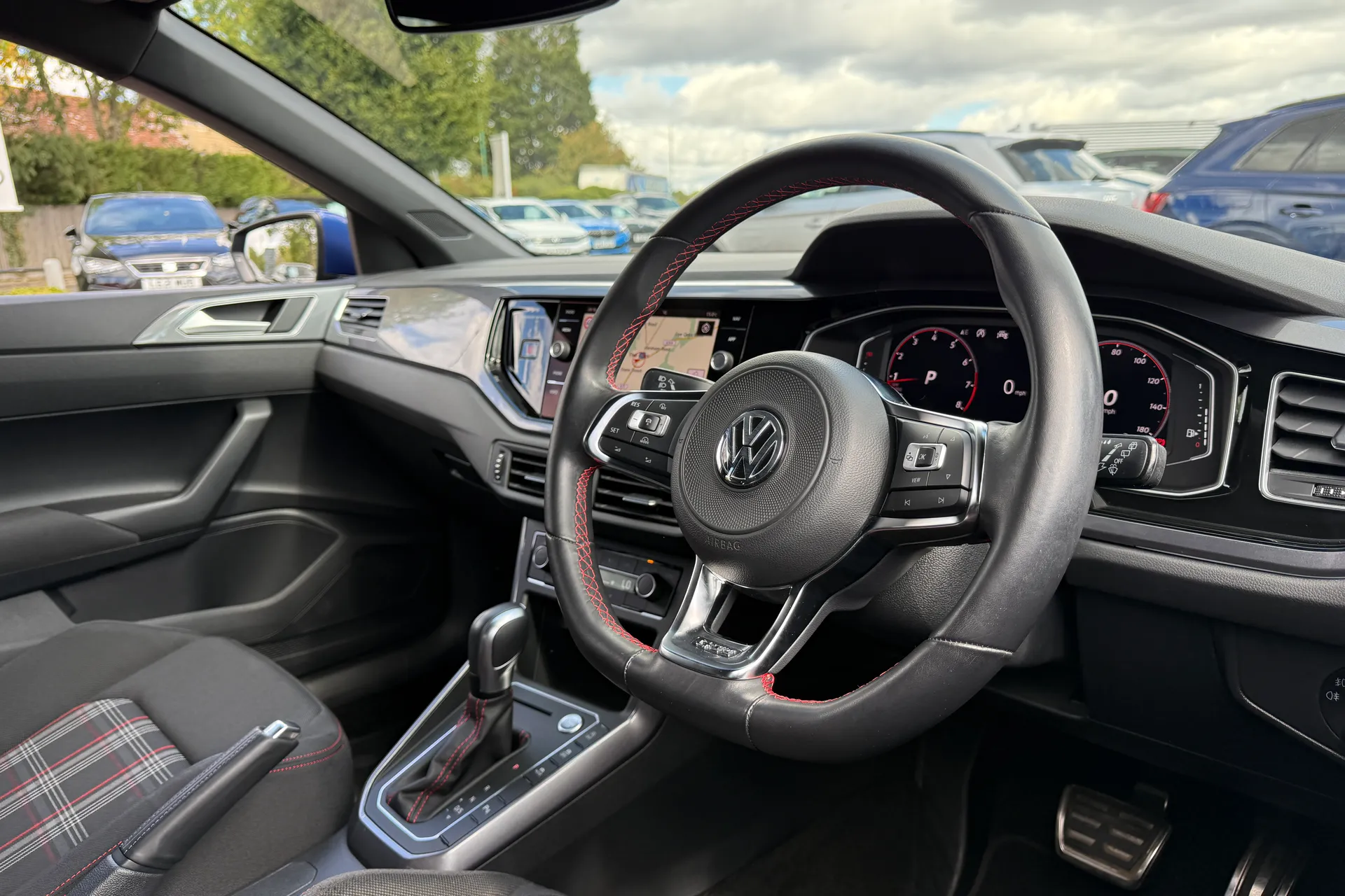 VOLKSWAGEN POLO thumbnail image number 24