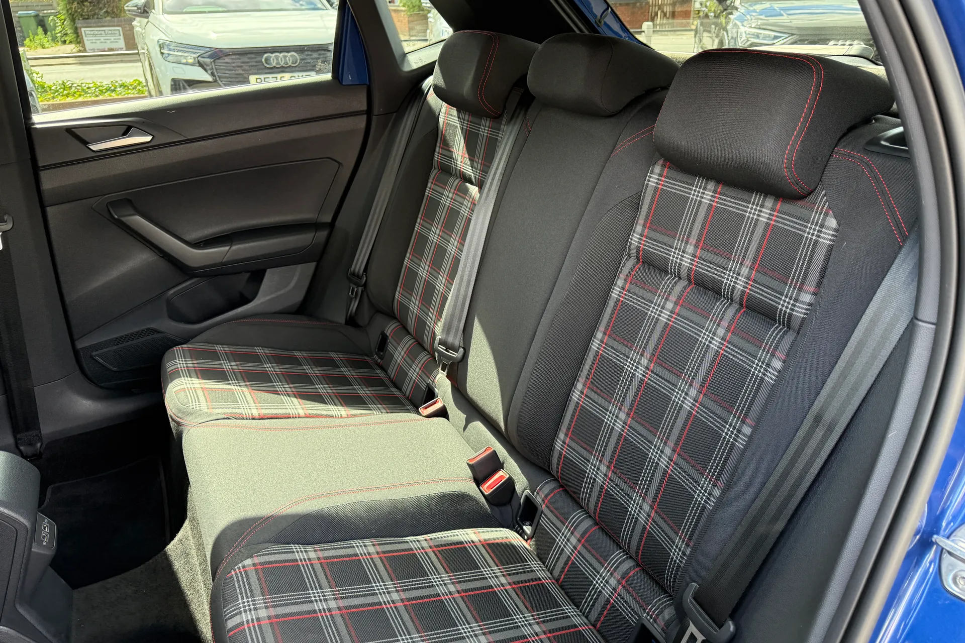 VOLKSWAGEN POLO thumbnail image number 38