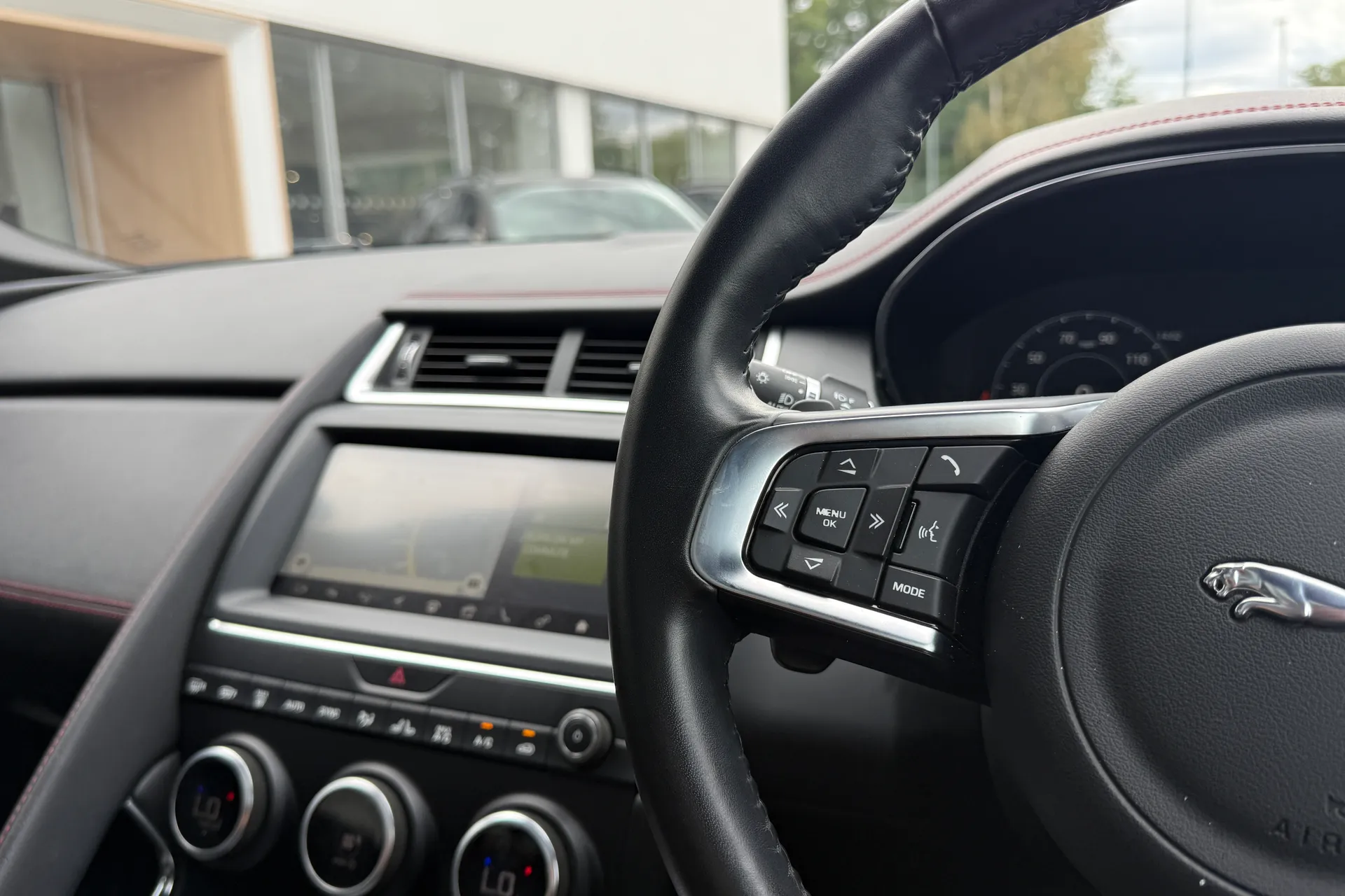 Jaguar E-PACE thumbnail image number 35