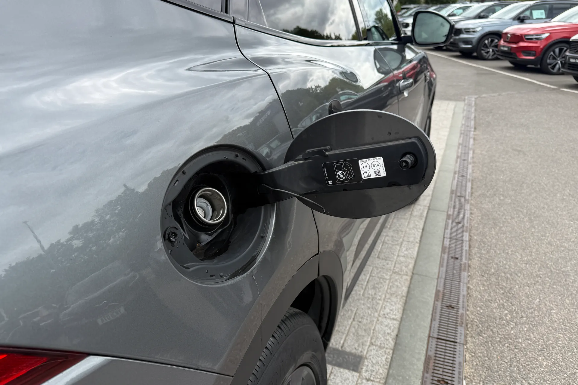 Jaguar E-PACE thumbnail image number 16