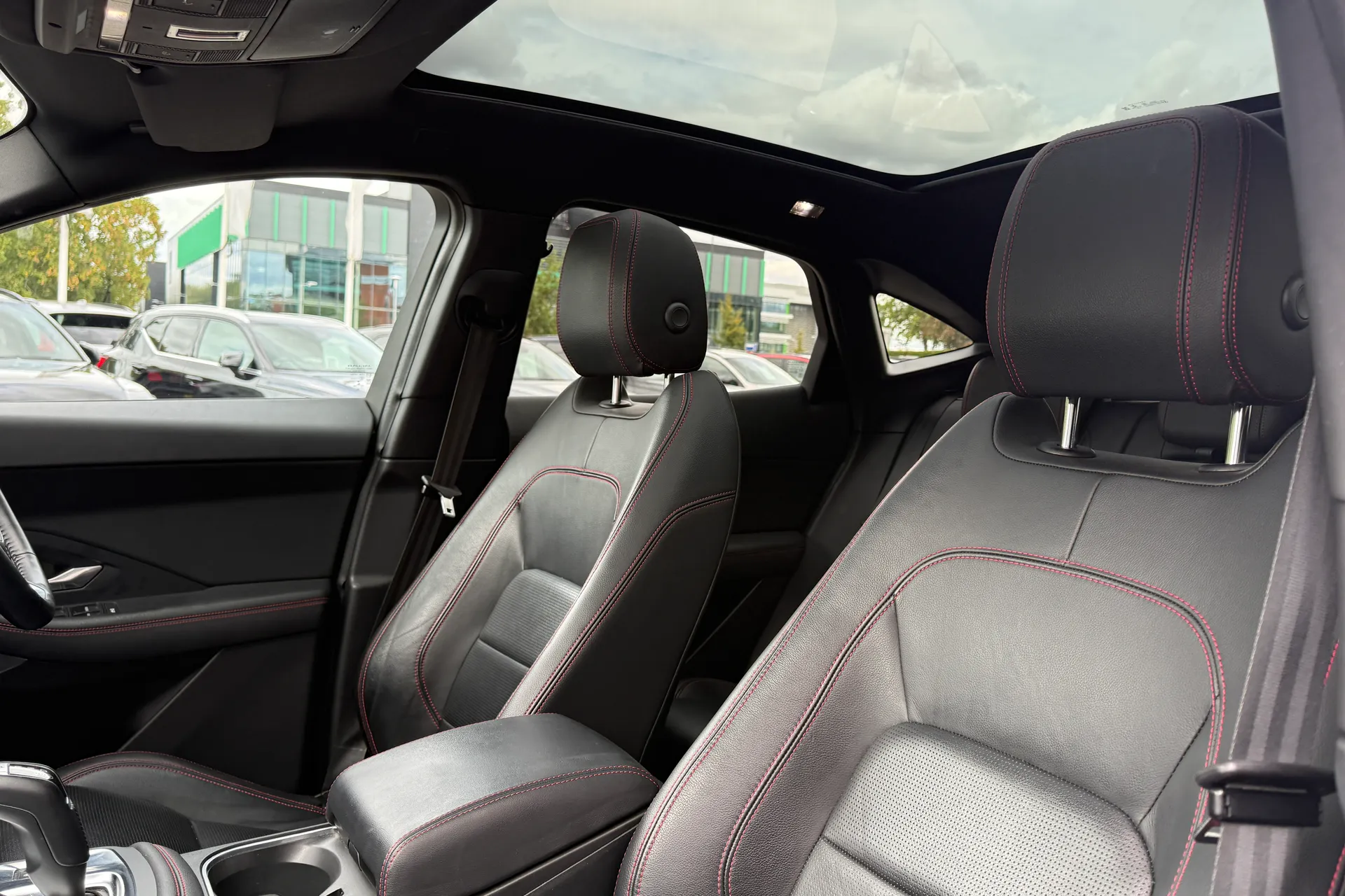 Jaguar E-PACE thumbnail image number 28
