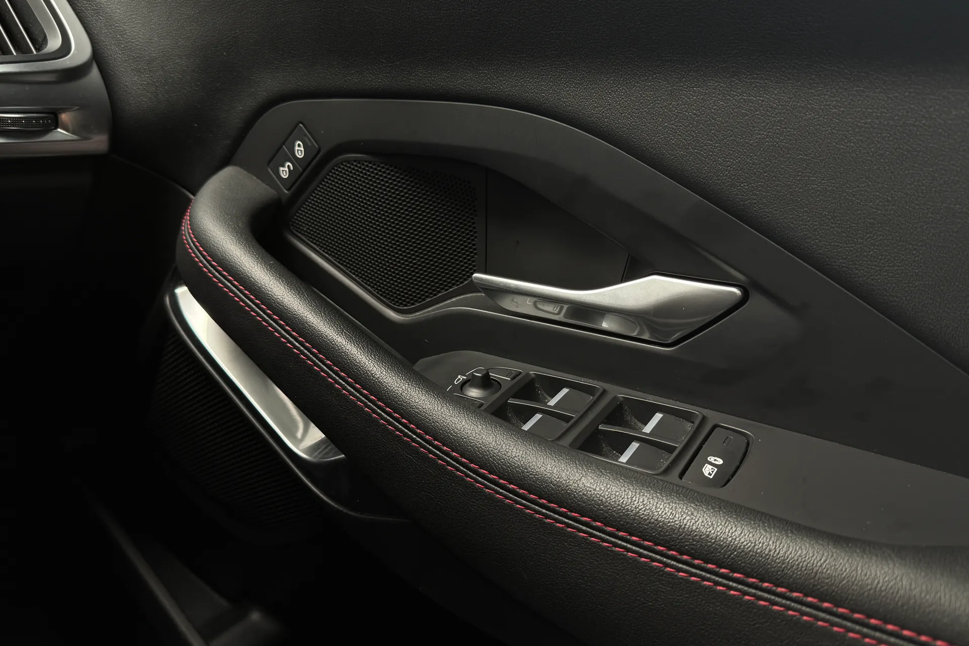 Jaguar E-PACE thumbnail image number 41