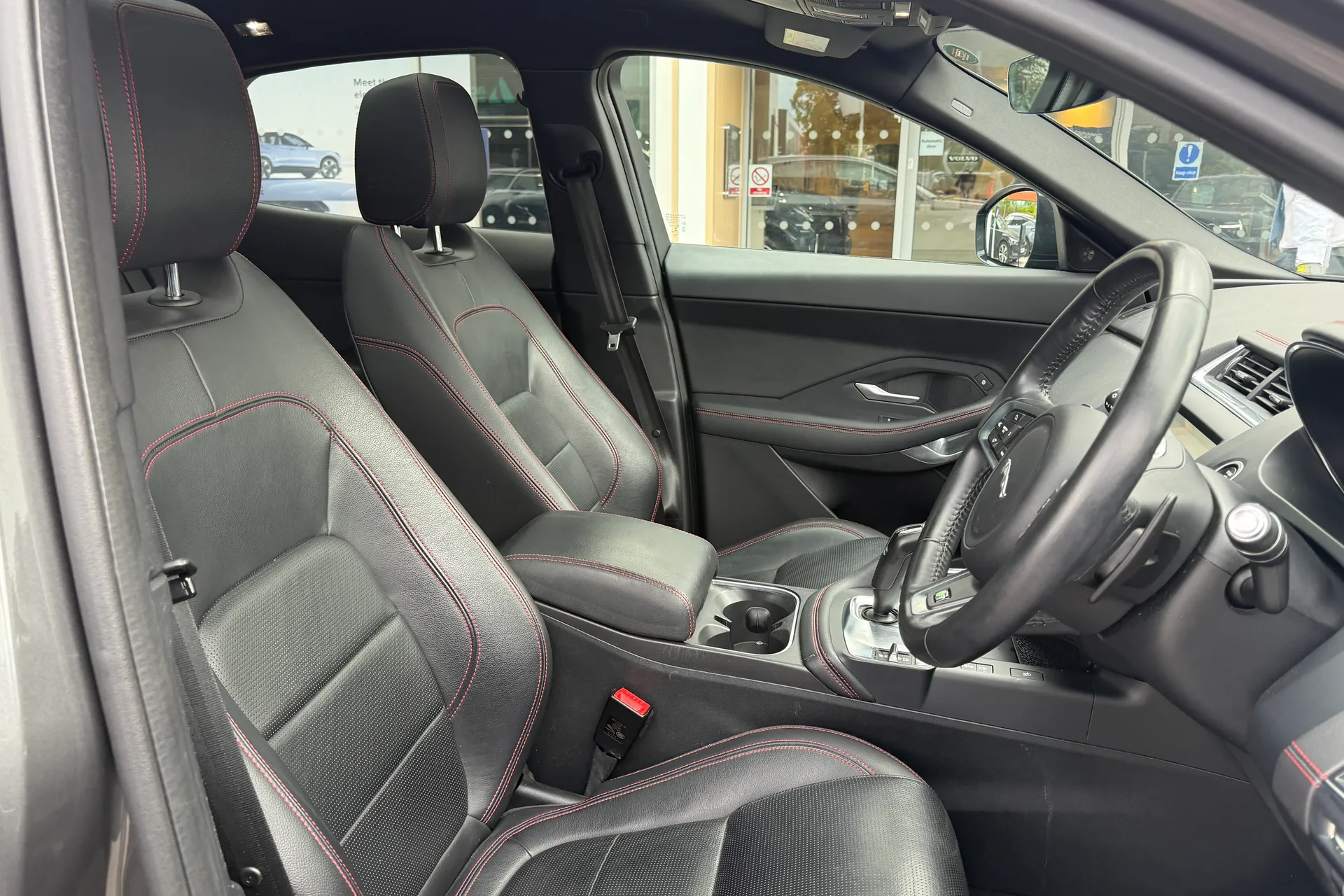 Jaguar E-PACE thumbnail image number 26