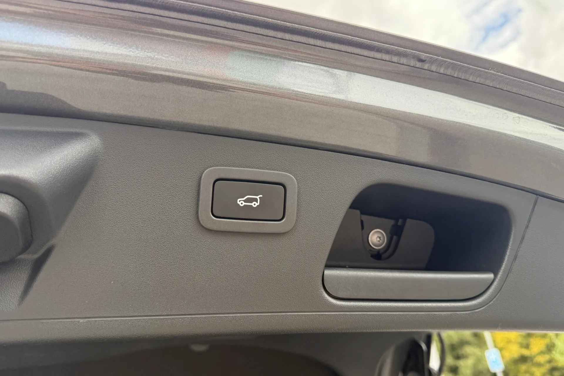 Jaguar E-PACE thumbnail image number 21