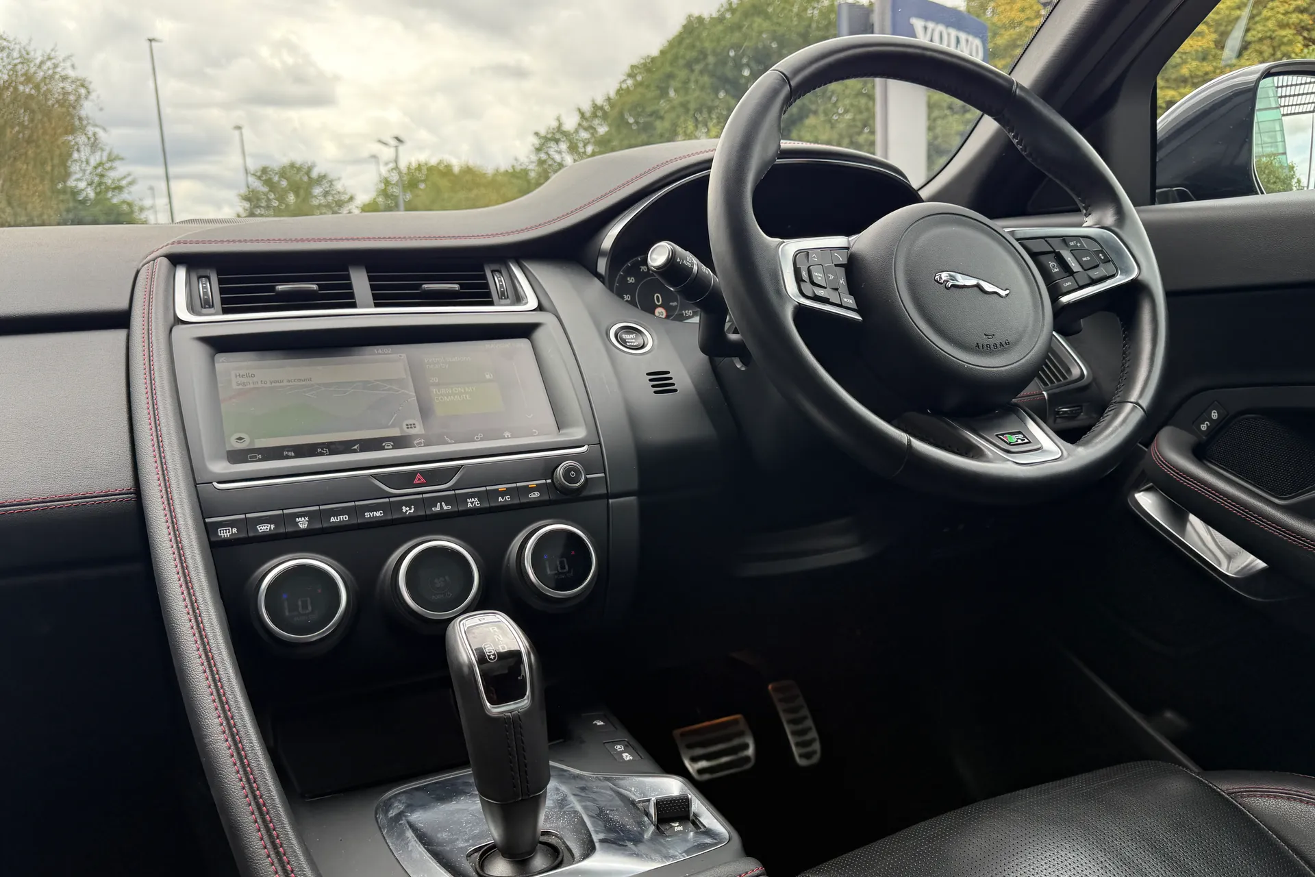 Jaguar E-PACE thumbnail image number 34