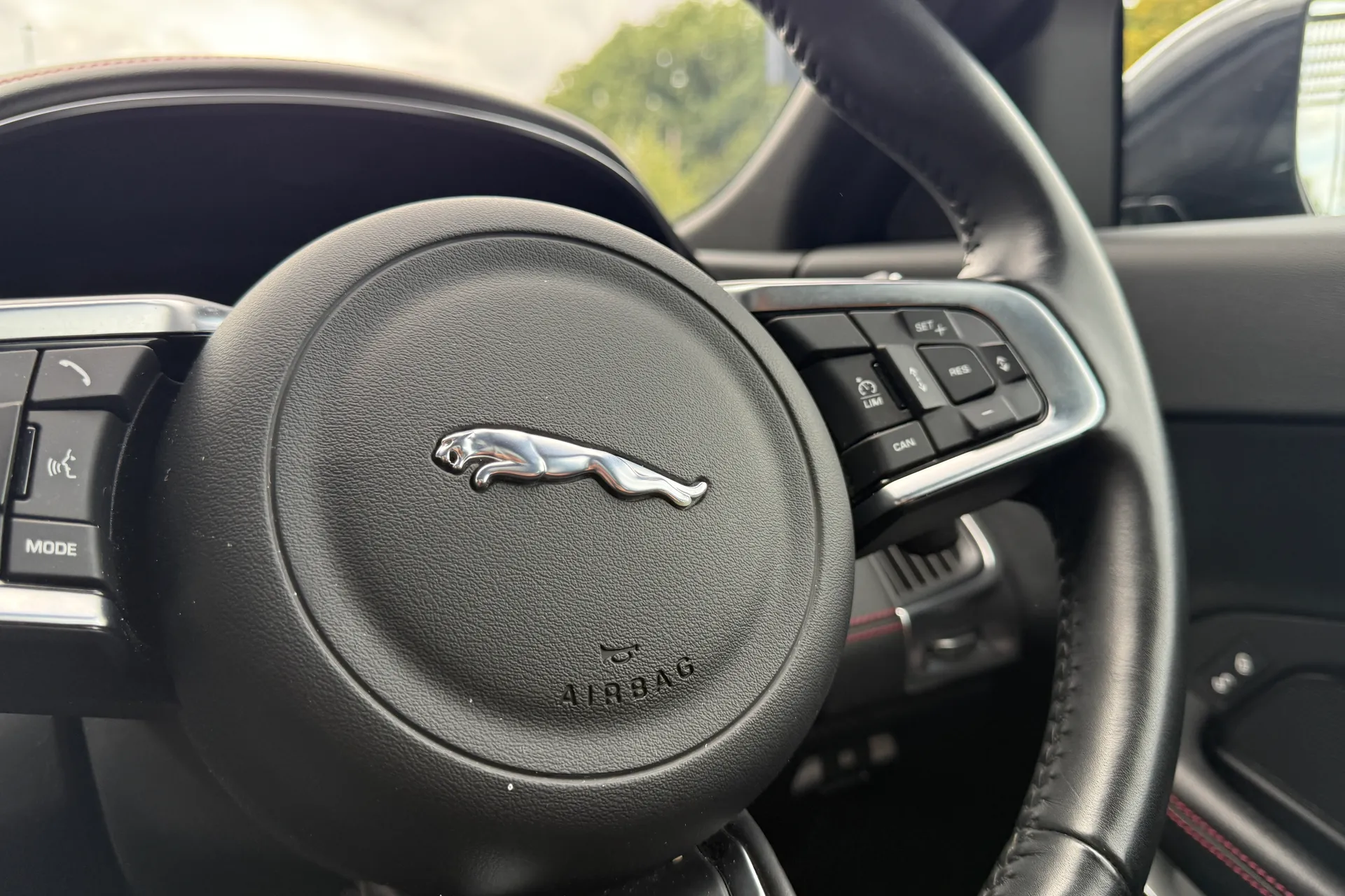 Jaguar E-PACE thumbnail image number 36