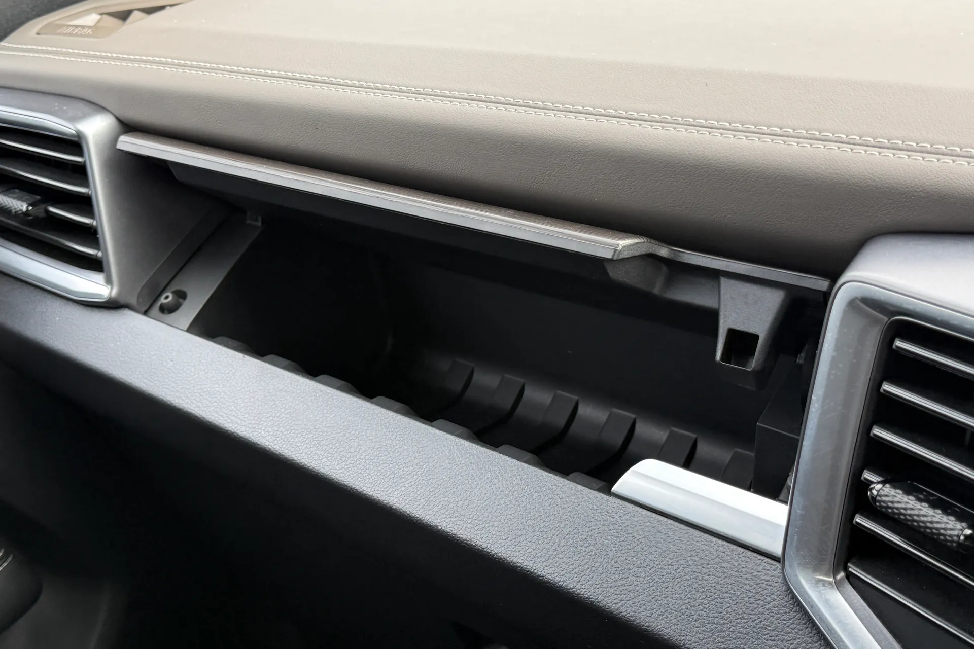 VOLKSWAGEN AMAROK thumbnail image number 58