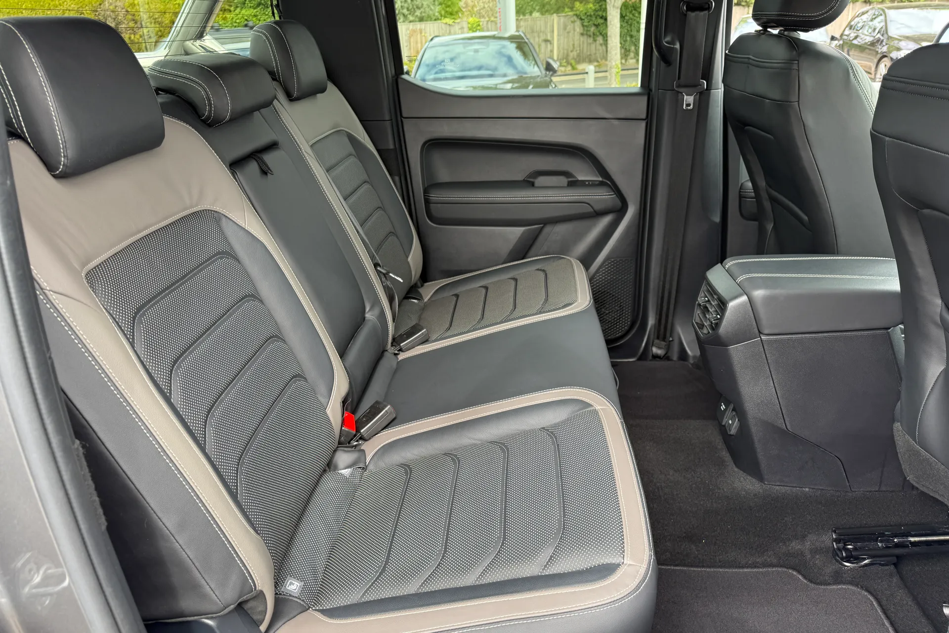 VOLKSWAGEN AMAROK thumbnail image number 48