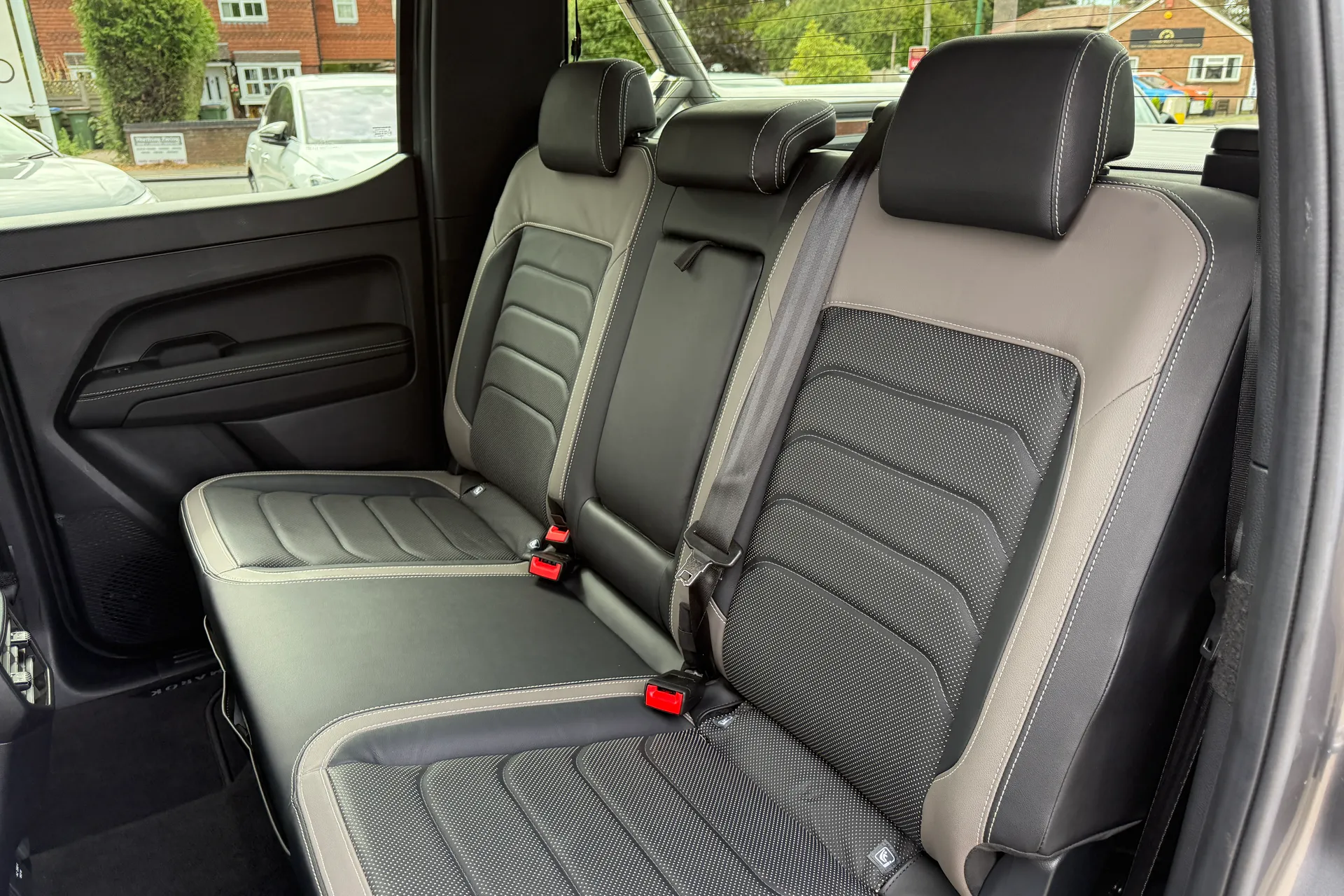 VOLKSWAGEN AMAROK thumbnail image number 46