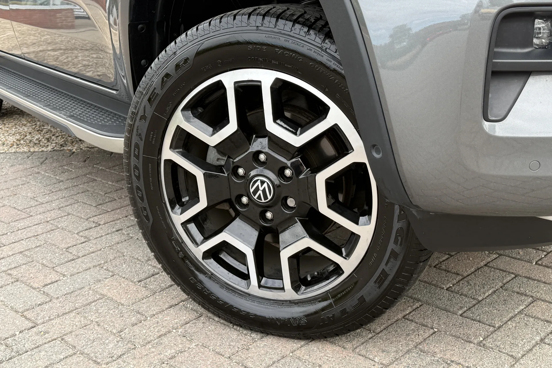 VOLKSWAGEN AMAROK thumbnail image number 7