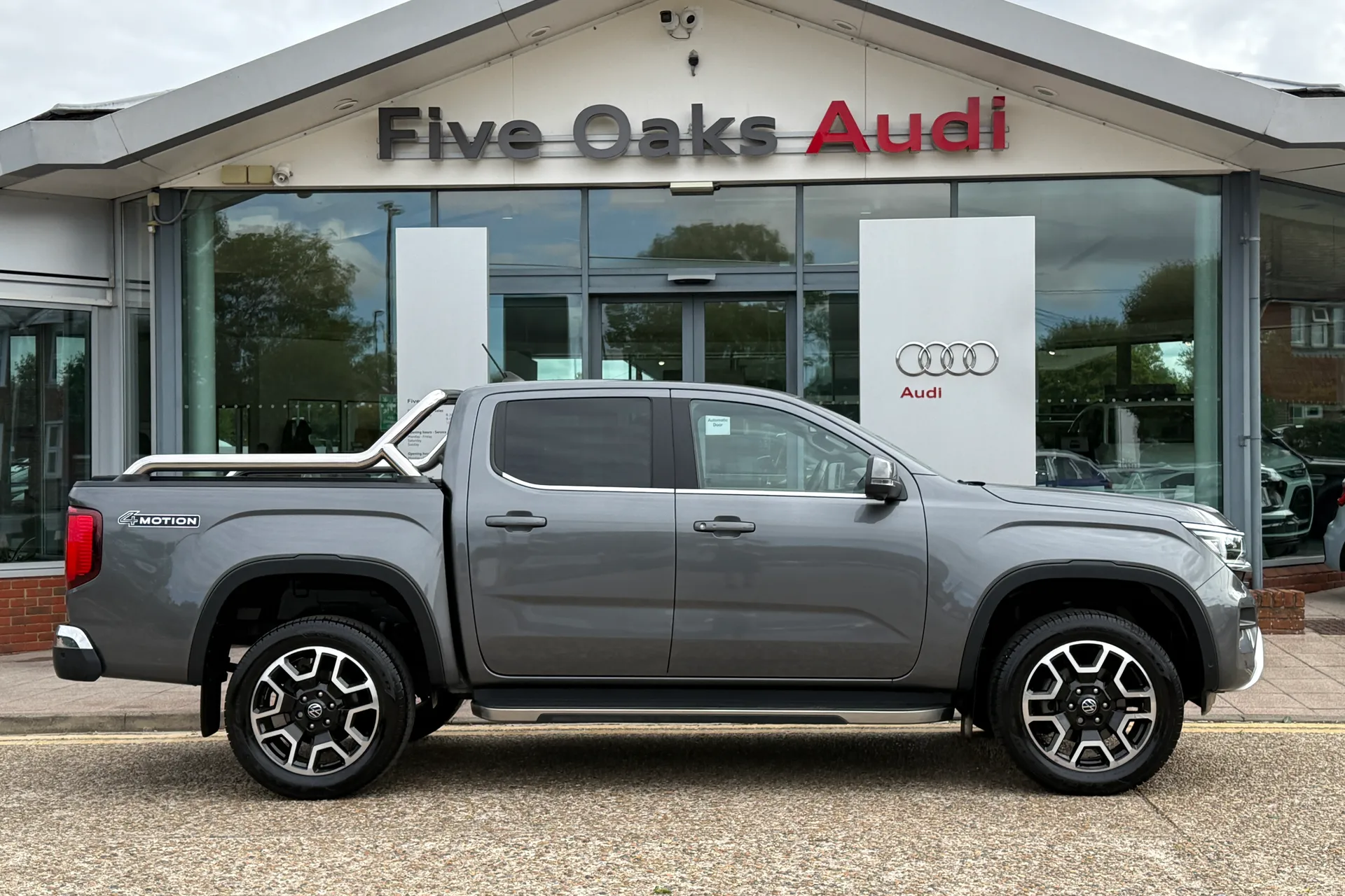 VOLKSWAGEN AMAROK thumbnail image number 2