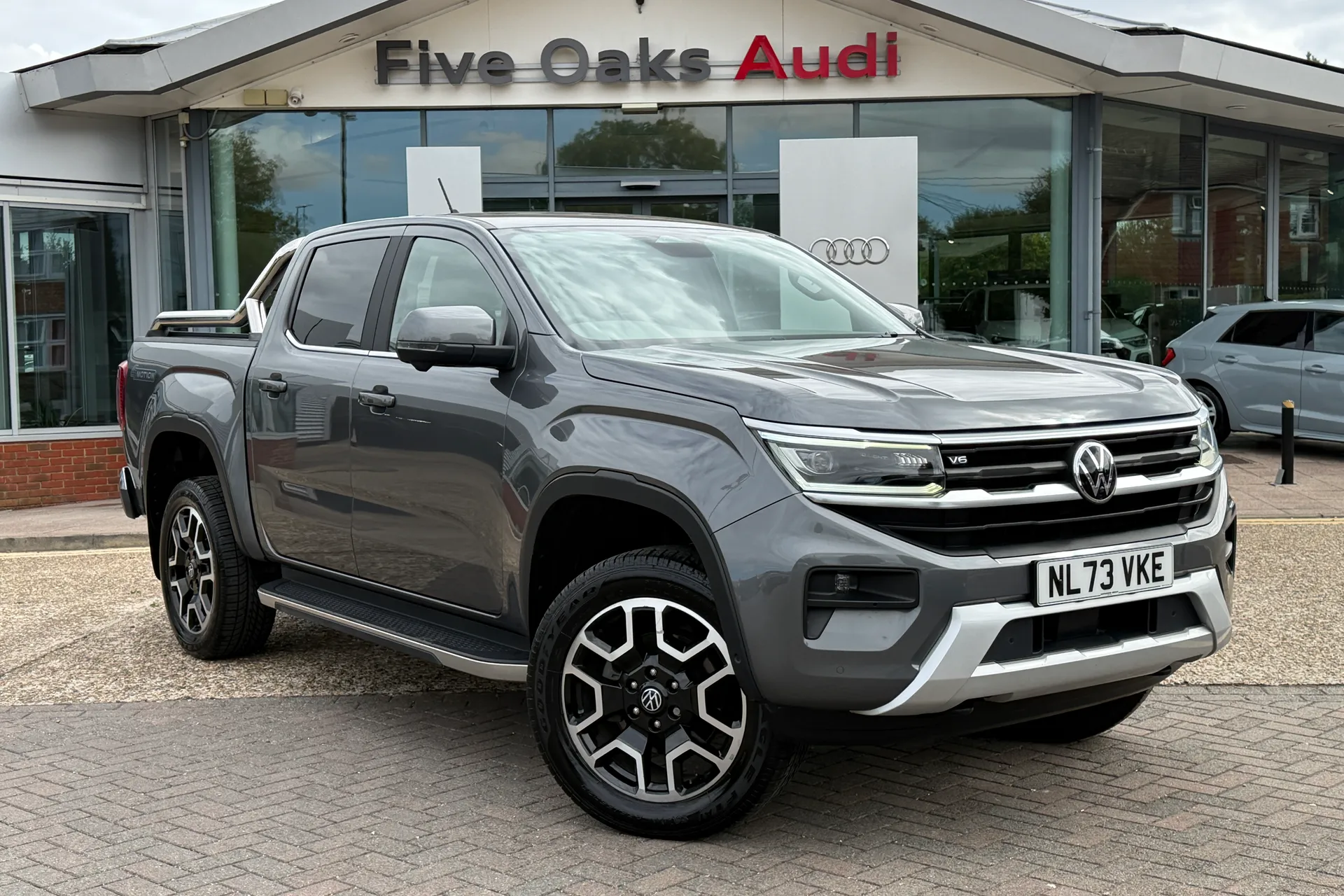 VOLKSWAGEN AMAROK focused image