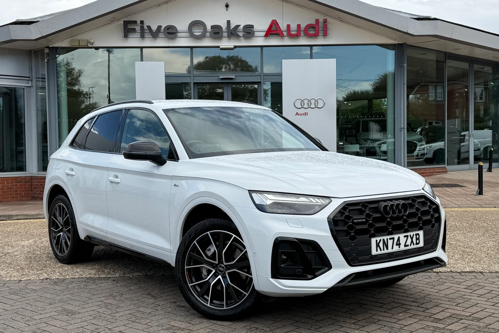 Audi Q5 focused image