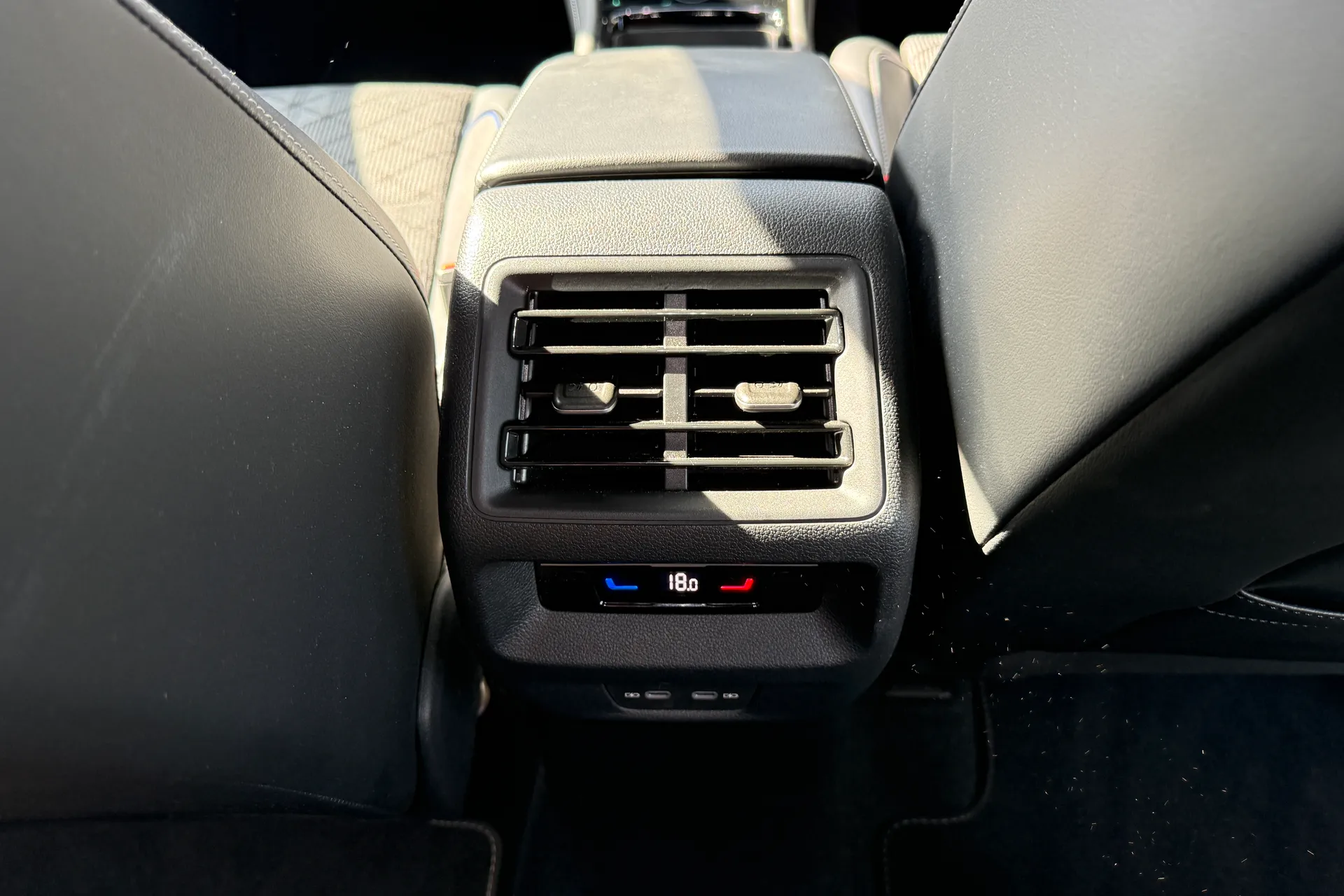 VOLKSWAGEN TIGUAN thumbnail image number 35
