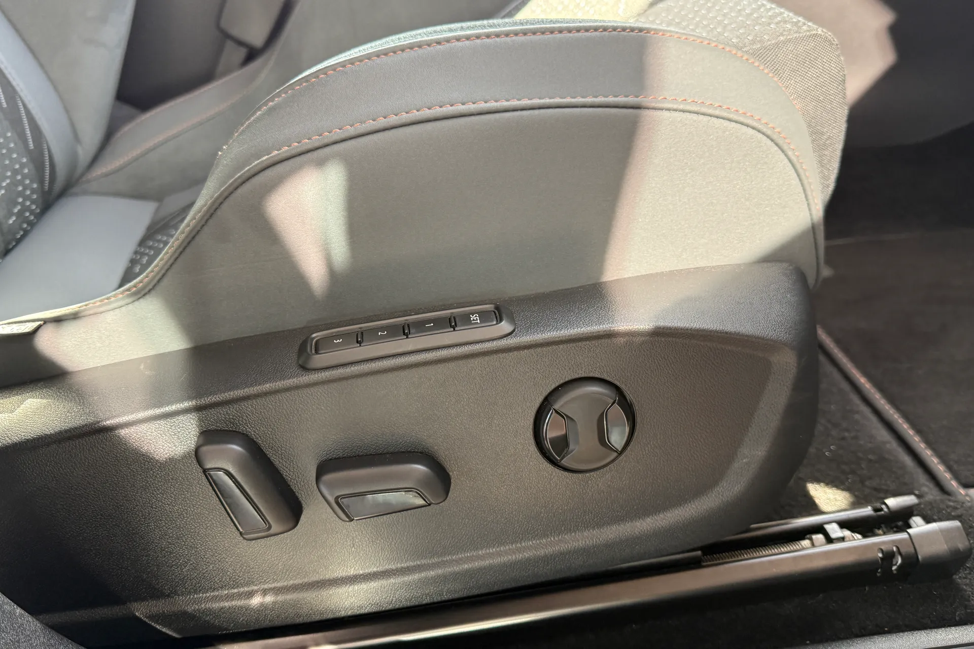 CUPRA BORN thumbnail image number 28