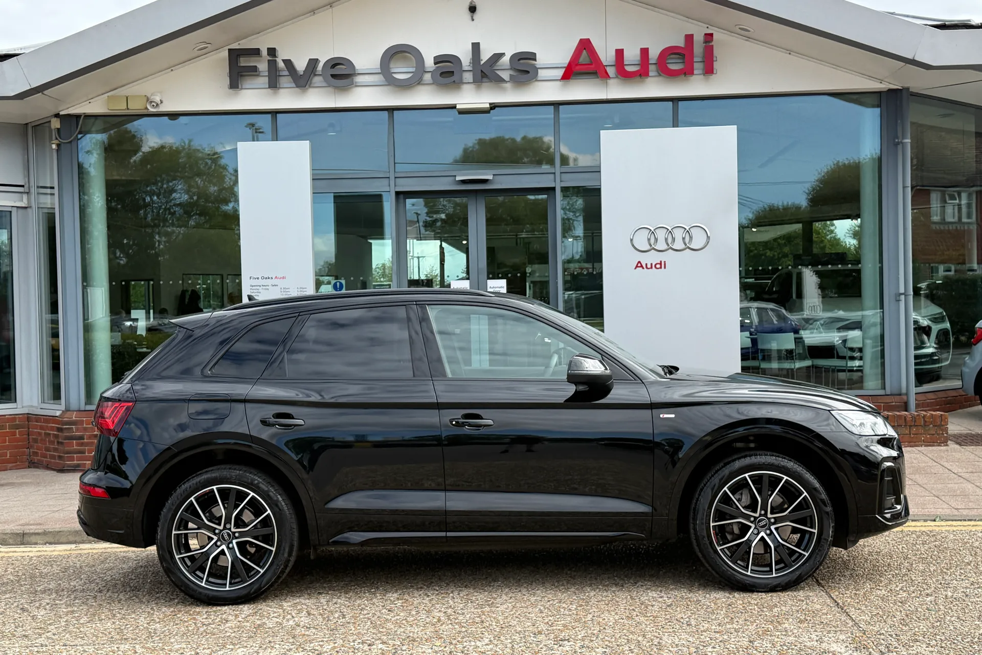 Audi Q5 focused image