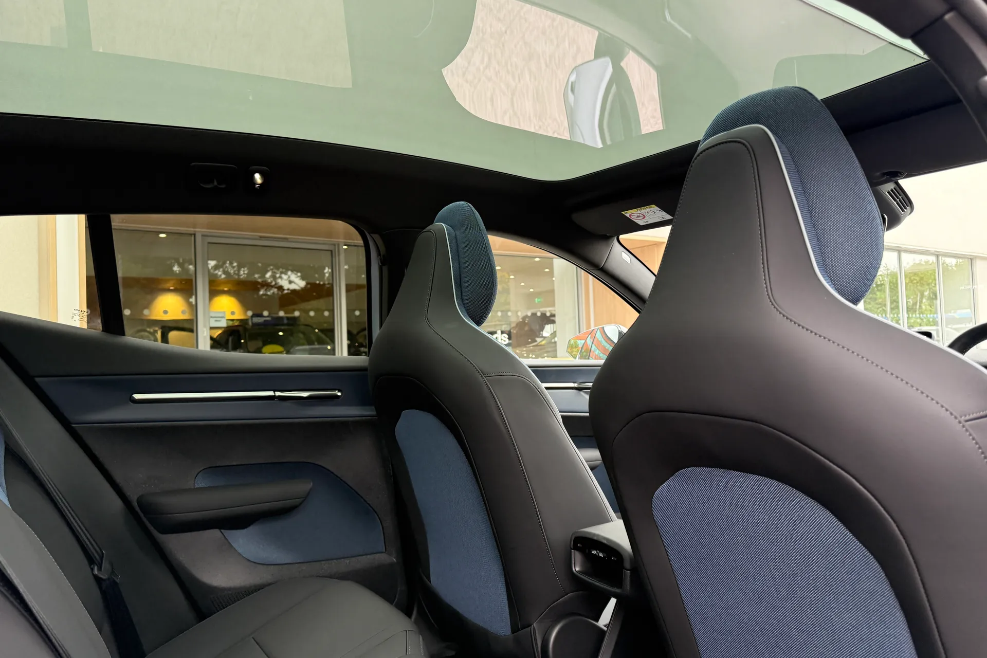 Volvo EX30 thumbnail image number 23