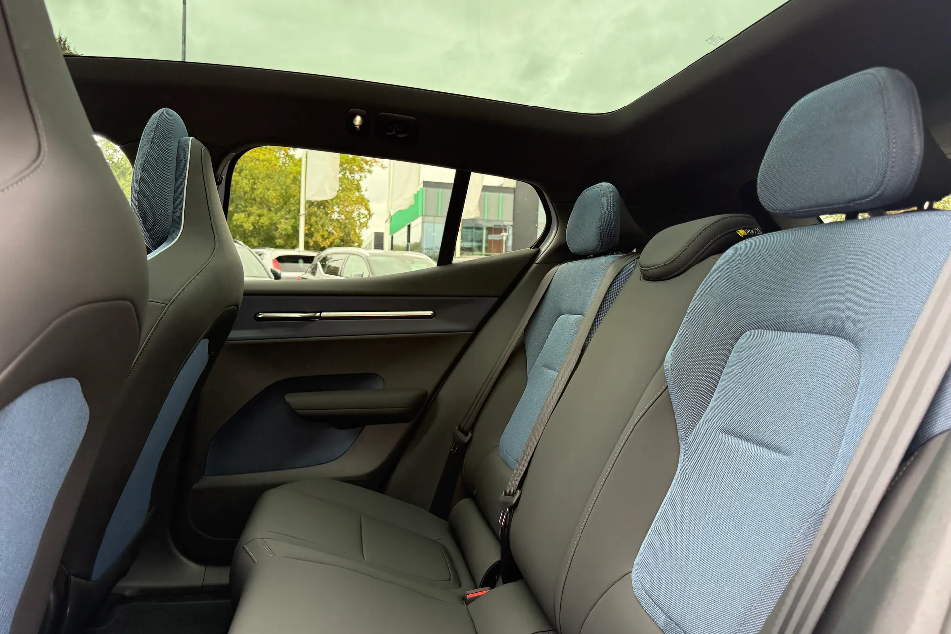 Volvo EX30 thumbnail image number 29