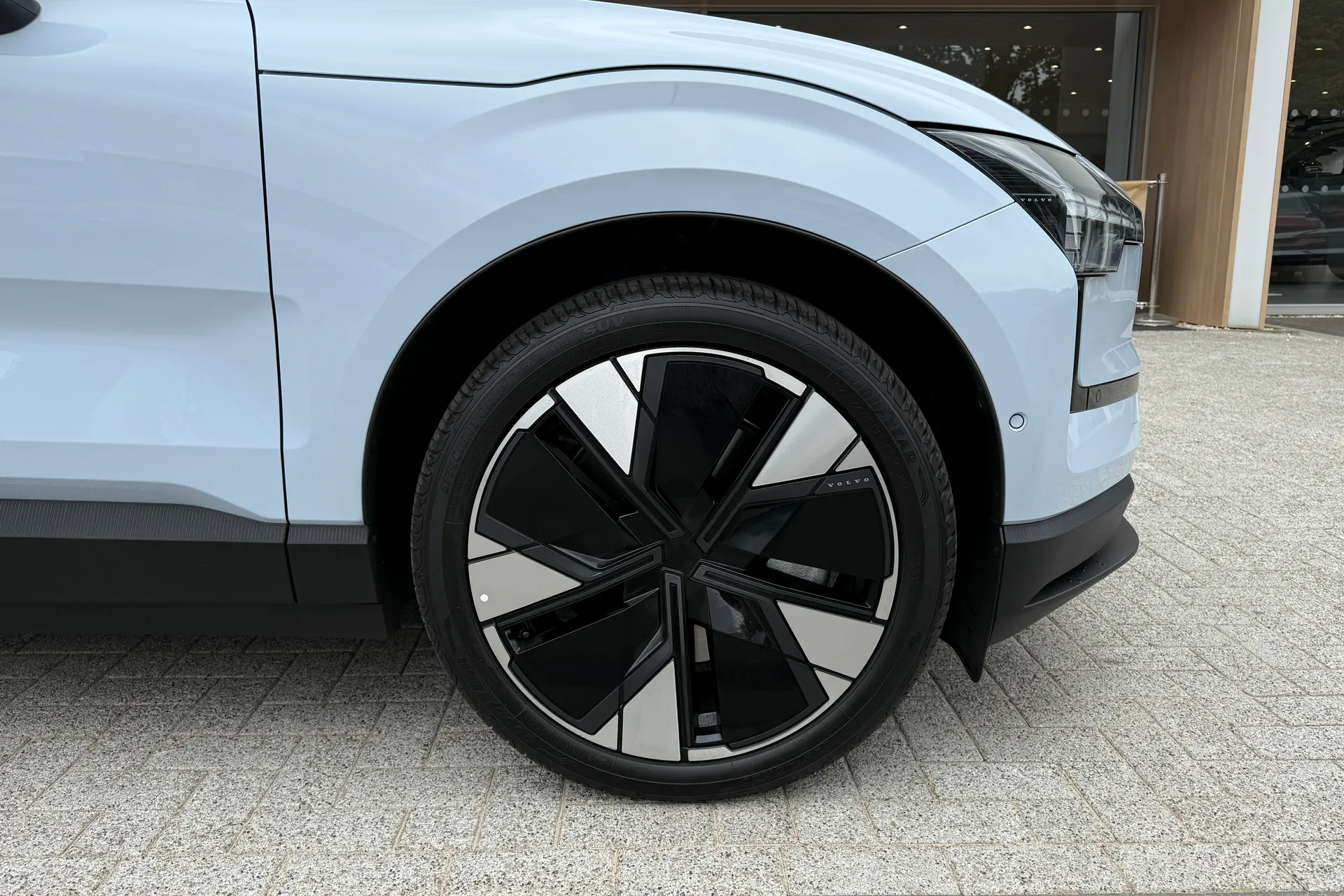 Volvo EX30 thumbnail image number 14