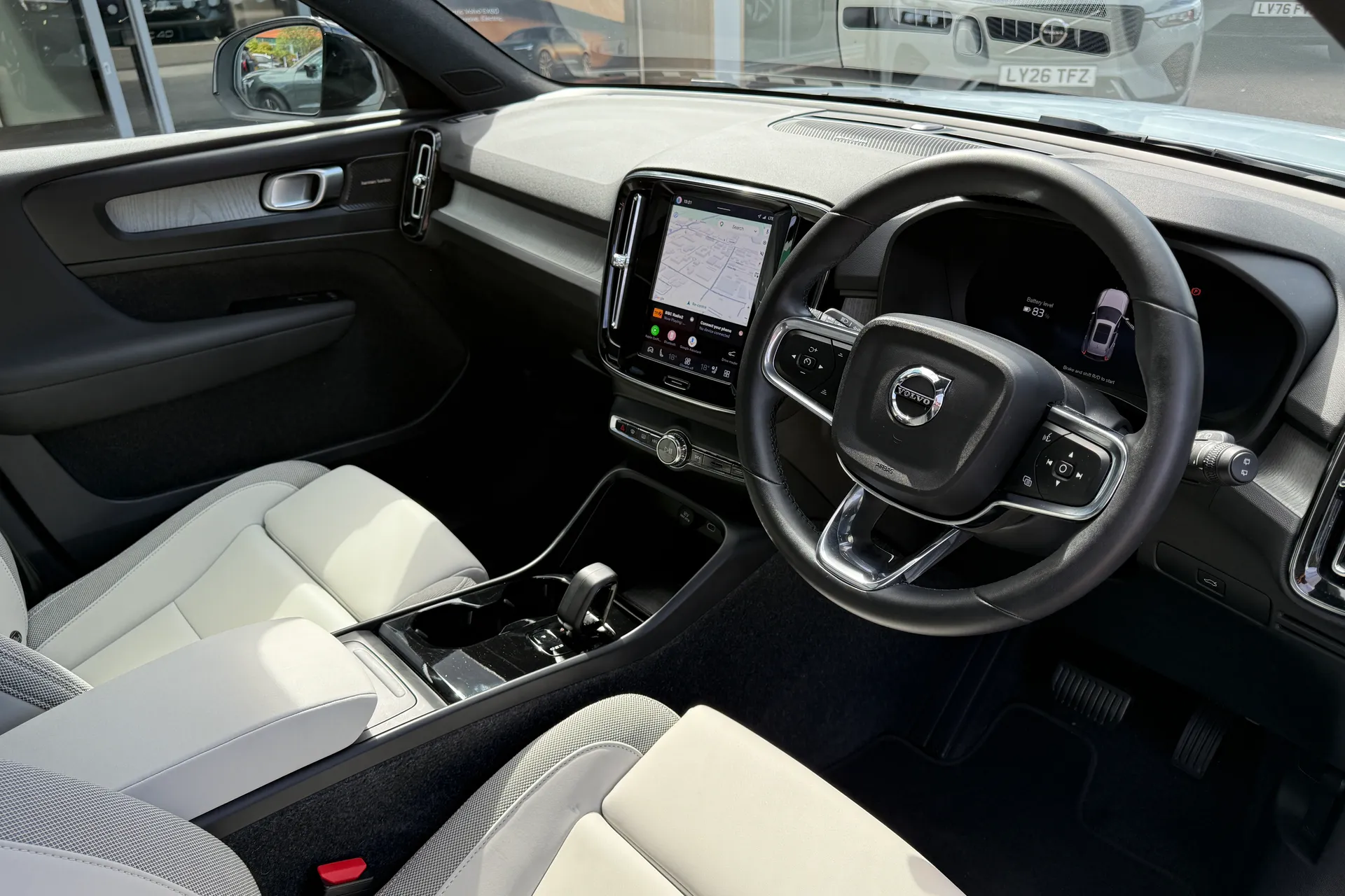 Volvo EX40 thumbnail image number 6