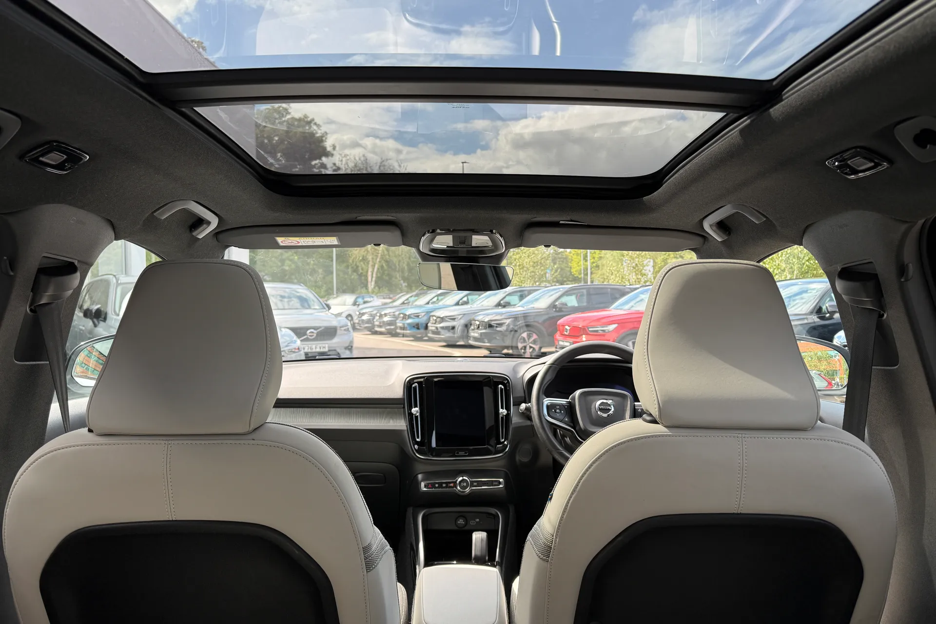 Volvo EX40 thumbnail image number 22