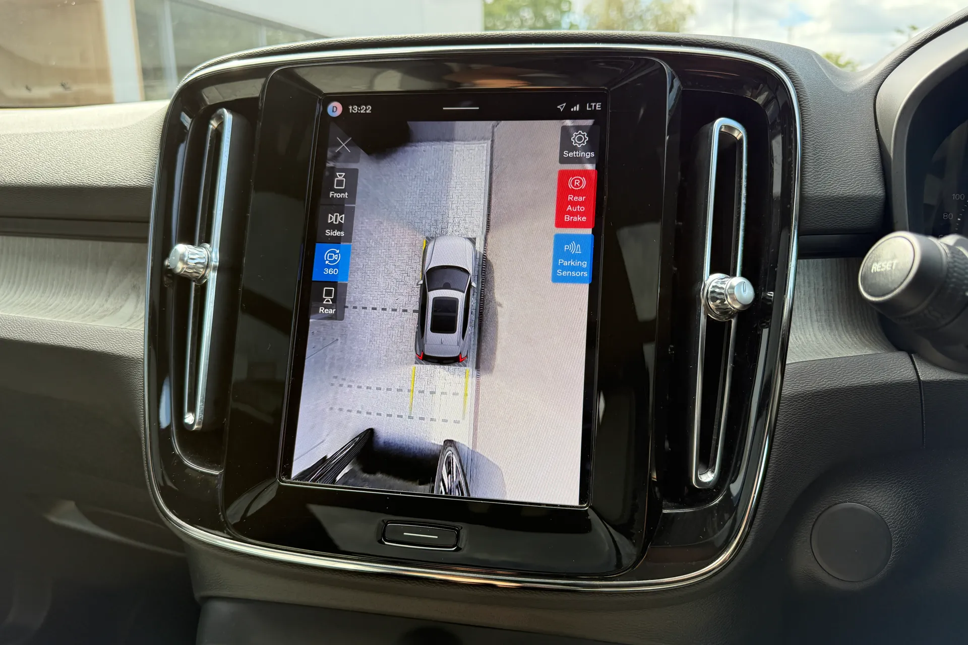 Volvo EX40 thumbnail image number 39