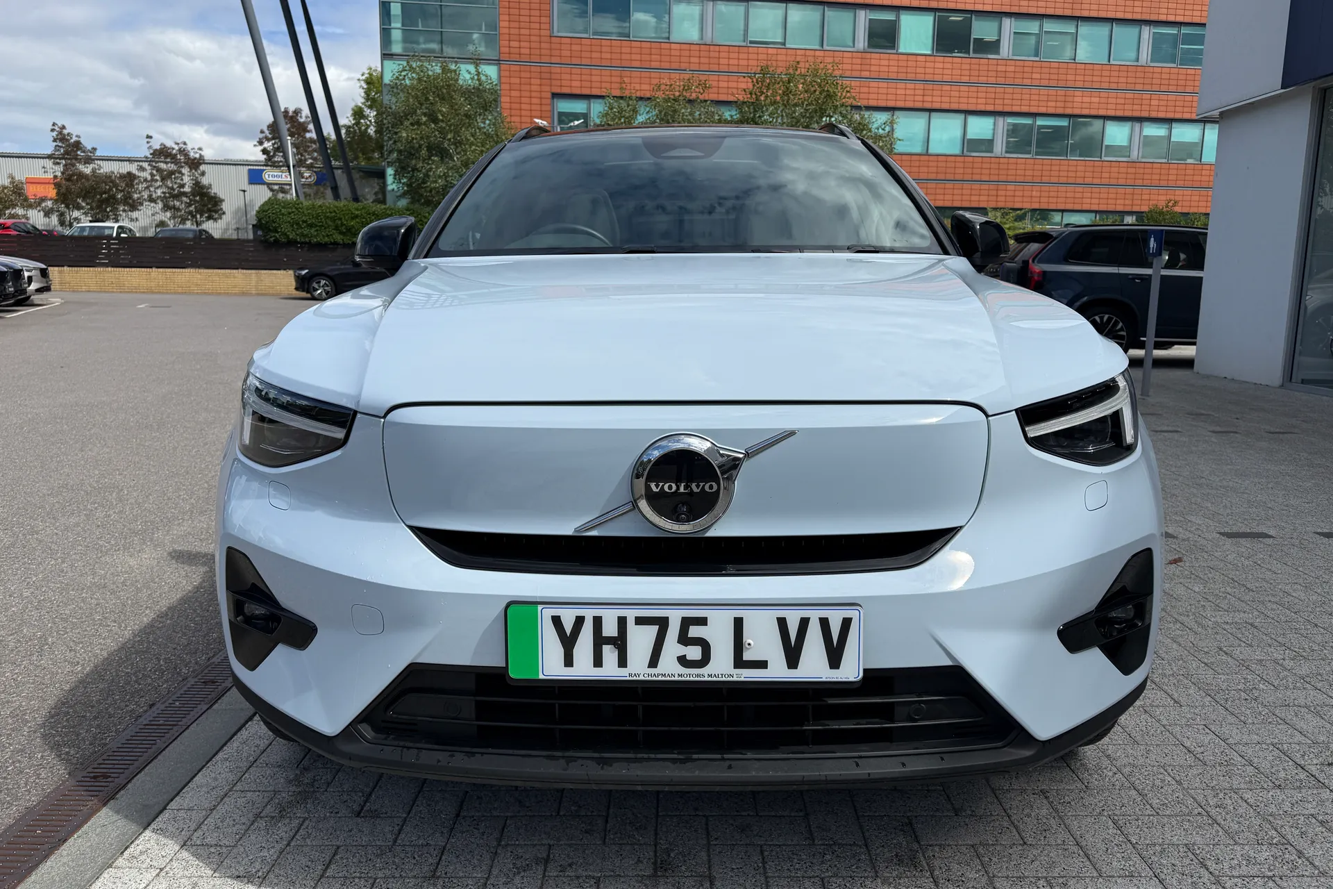 Volvo EX40 thumbnail image number 13