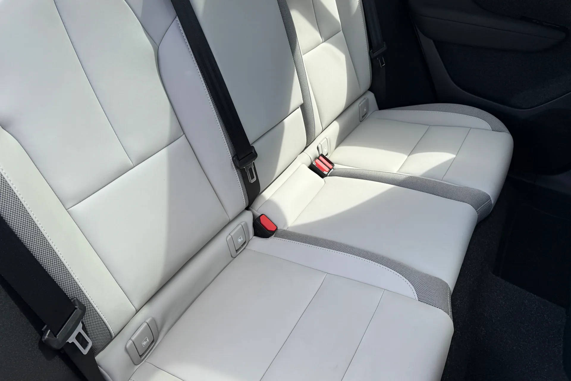 Volvo EX40 thumbnail image number 25