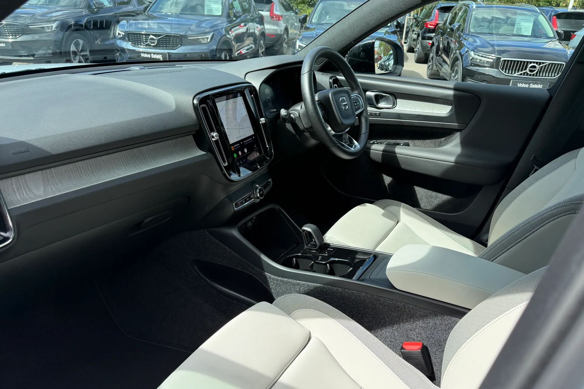 Volvo EX40 thumbnail image number 27