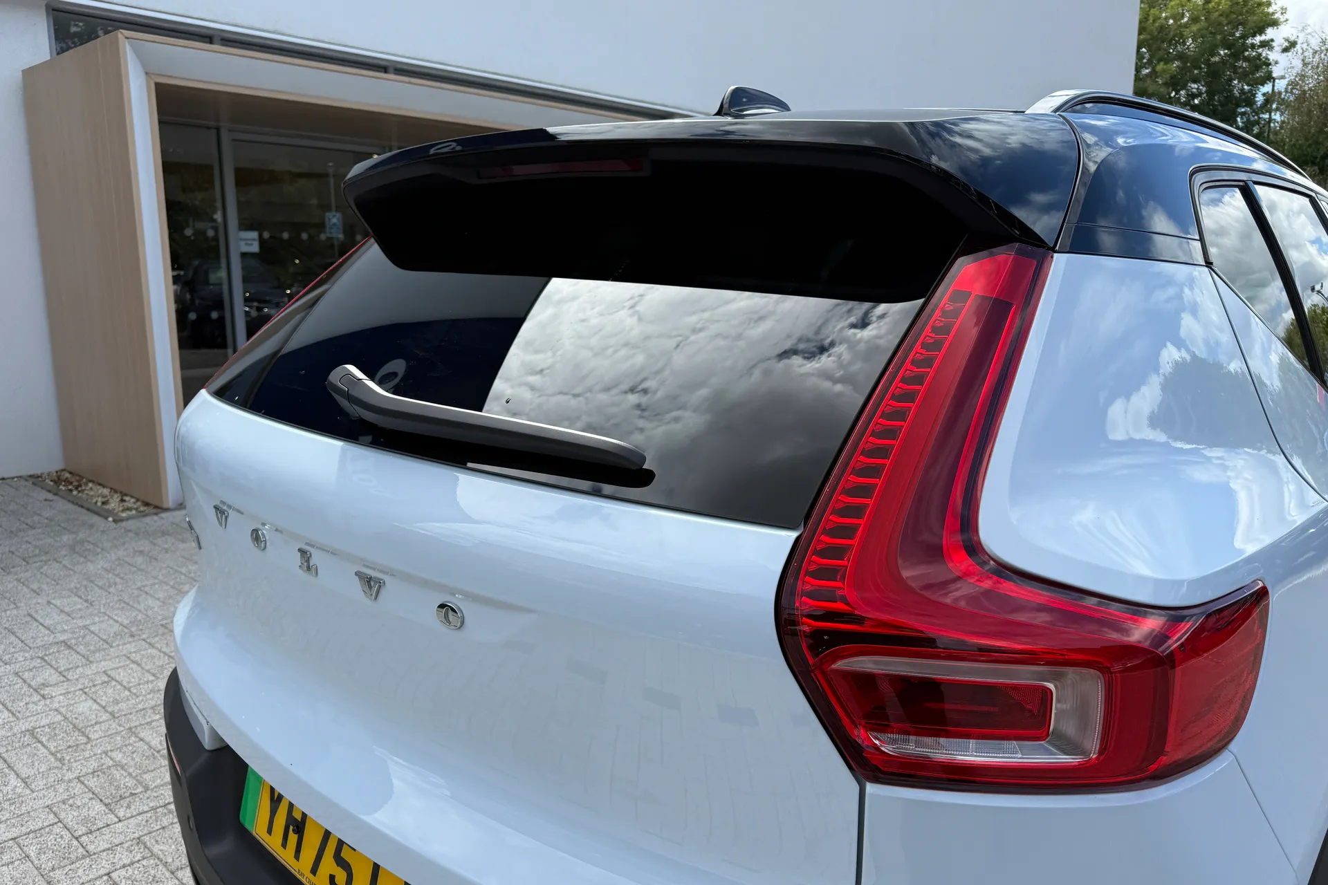 Volvo EX40 thumbnail image number 18