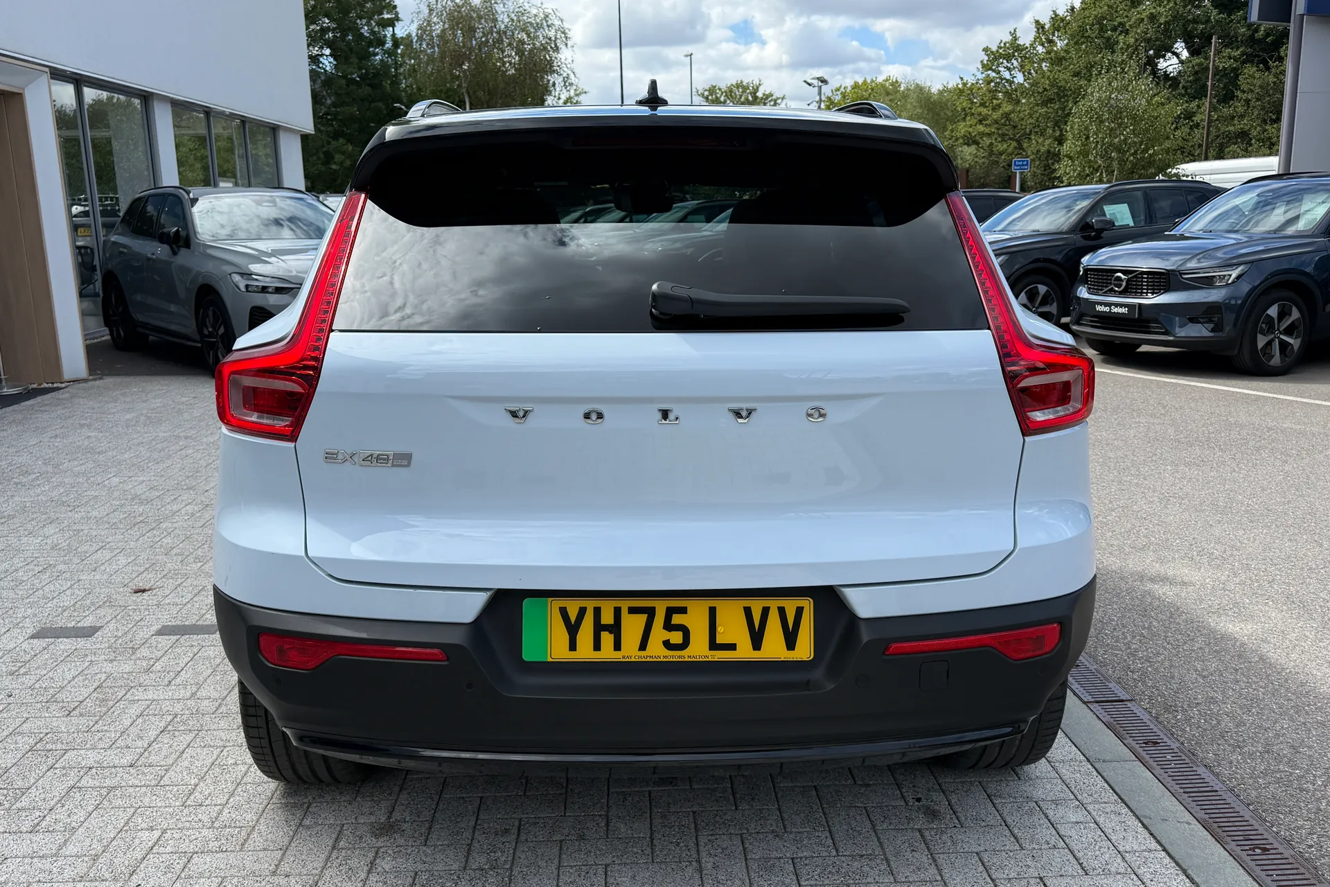 Volvo EX40 thumbnail image number 9
