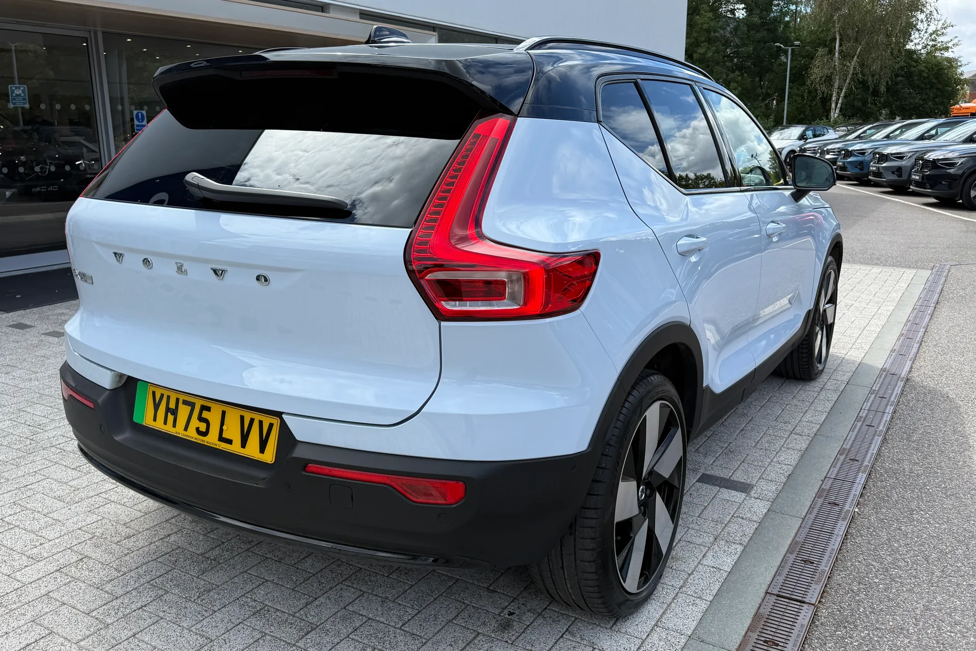 Volvo EX40 thumbnail image number 8