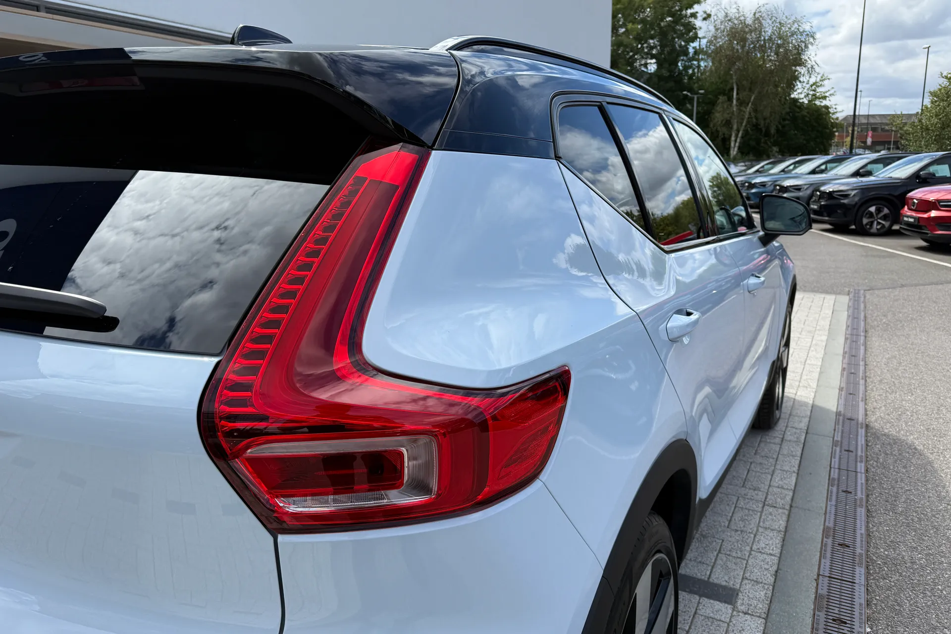 Volvo EX40 thumbnail image number 17