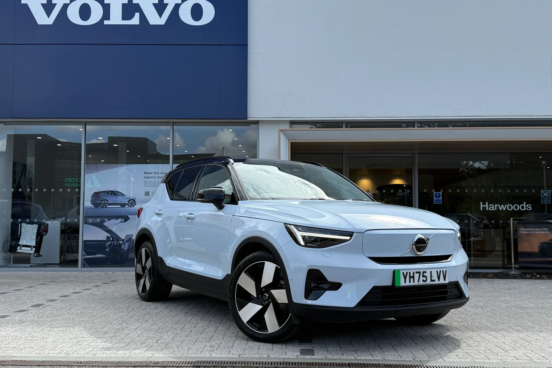 Volvo EX40 focused image