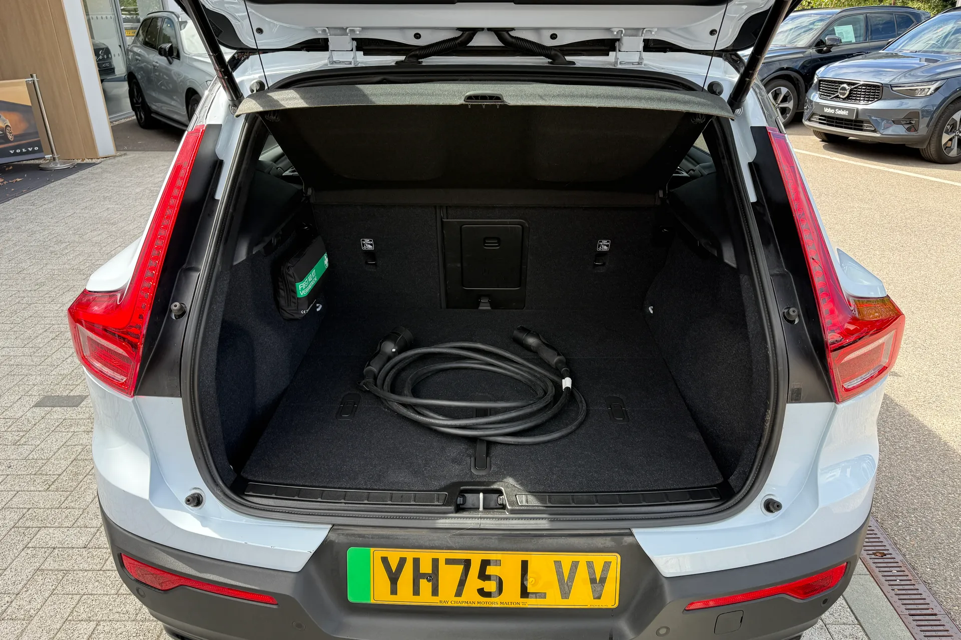 Volvo EX40 thumbnail image number 20