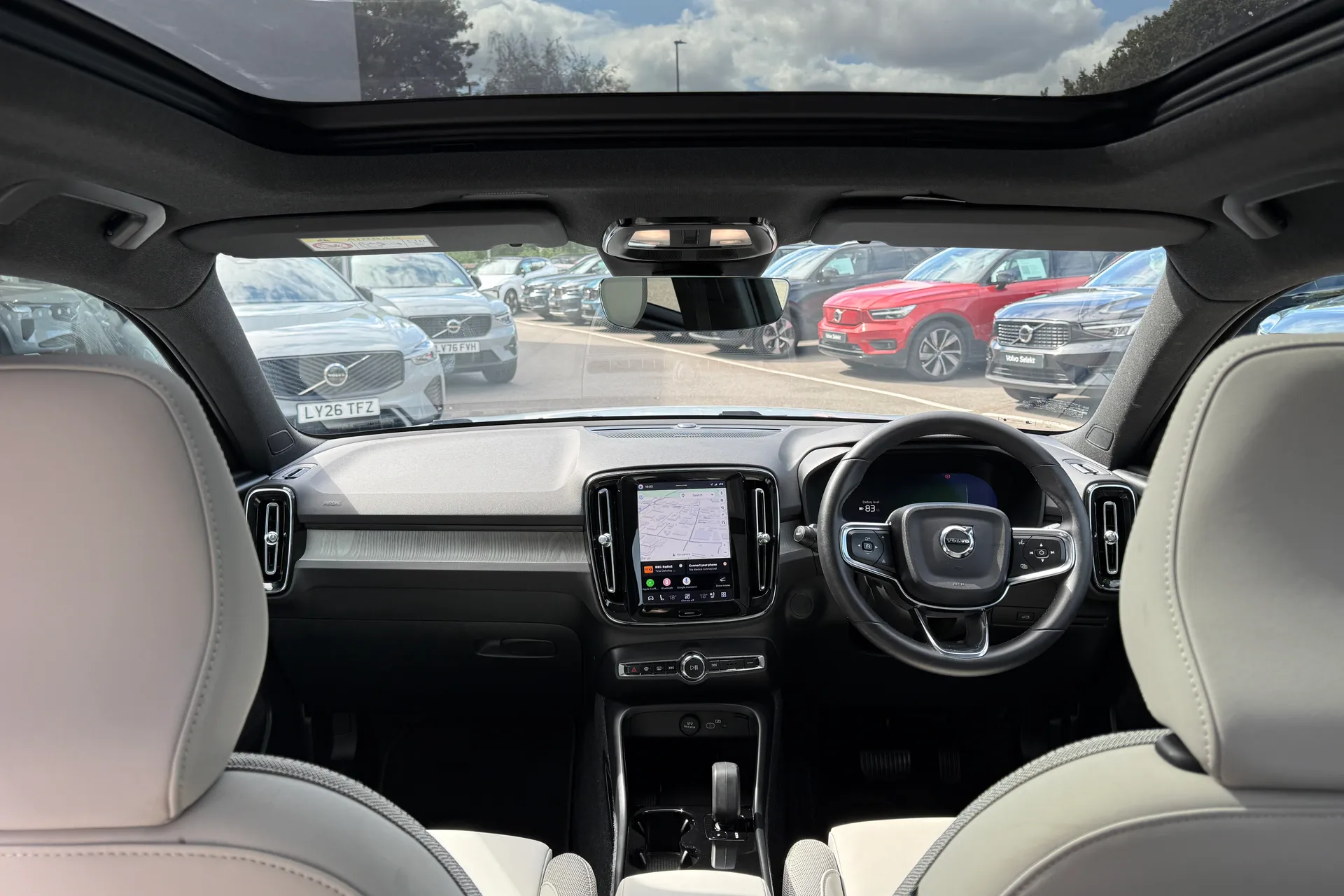 Volvo EX40 thumbnail image number 3