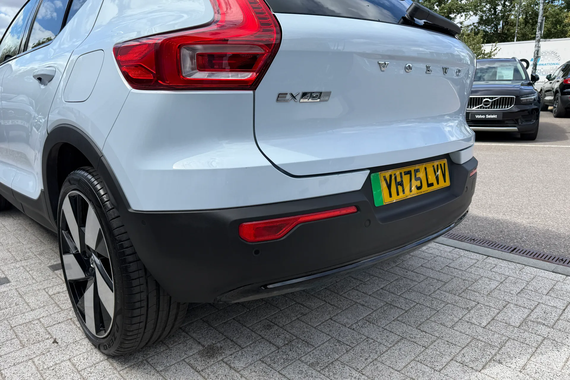 Volvo EX40 thumbnail image number 19