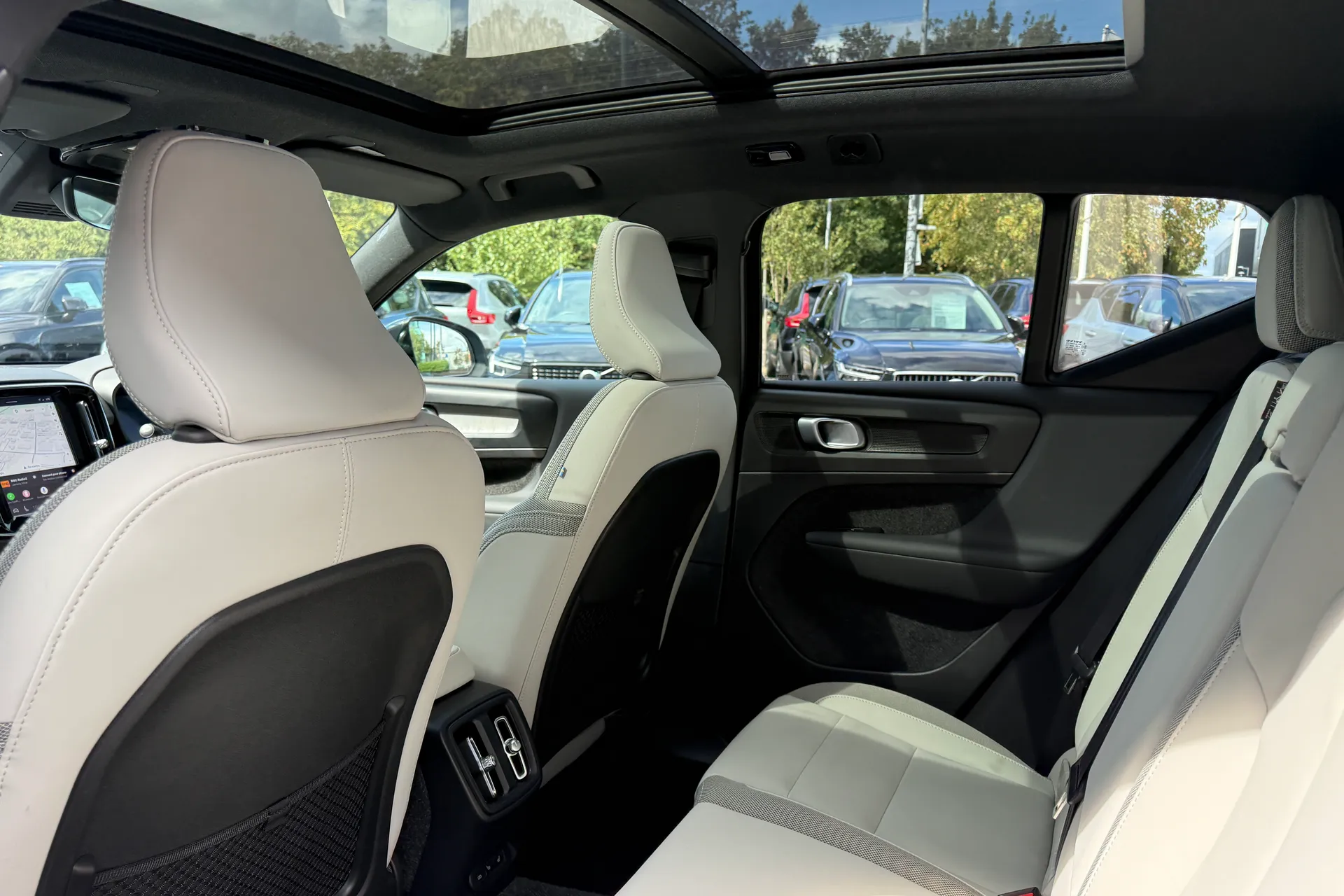 Volvo EX40 thumbnail image number 29
