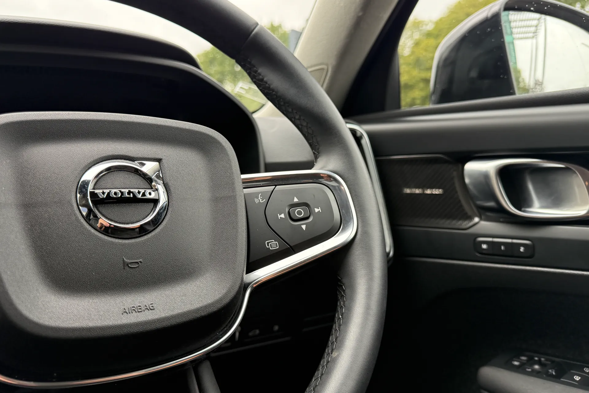 Volvo XC40 thumbnail image number 35